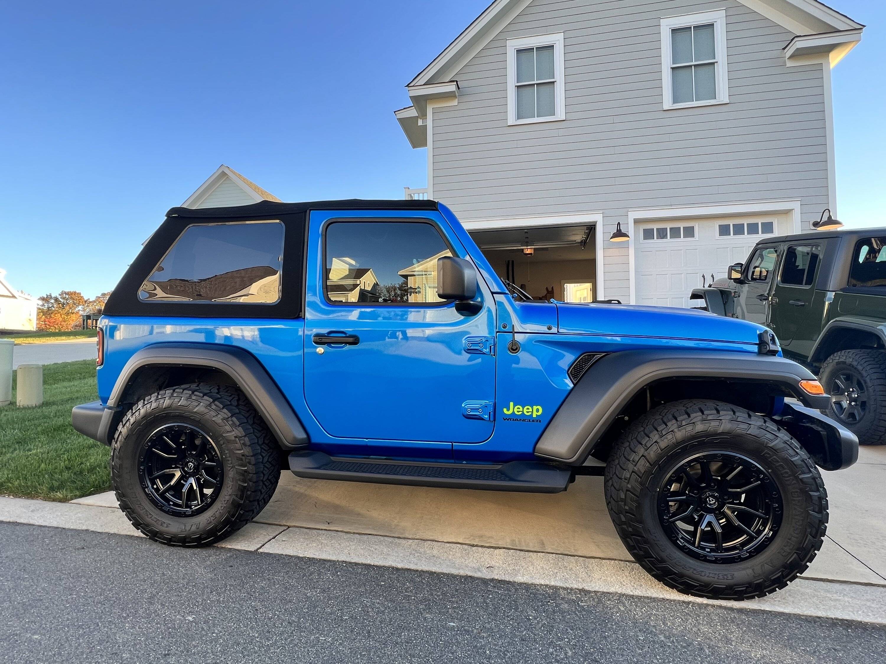 Jeep Wrangler JL Fuel Rebels + NITTO RECON AT EAD1A282-2751-4060-8632-4E60006C67AA