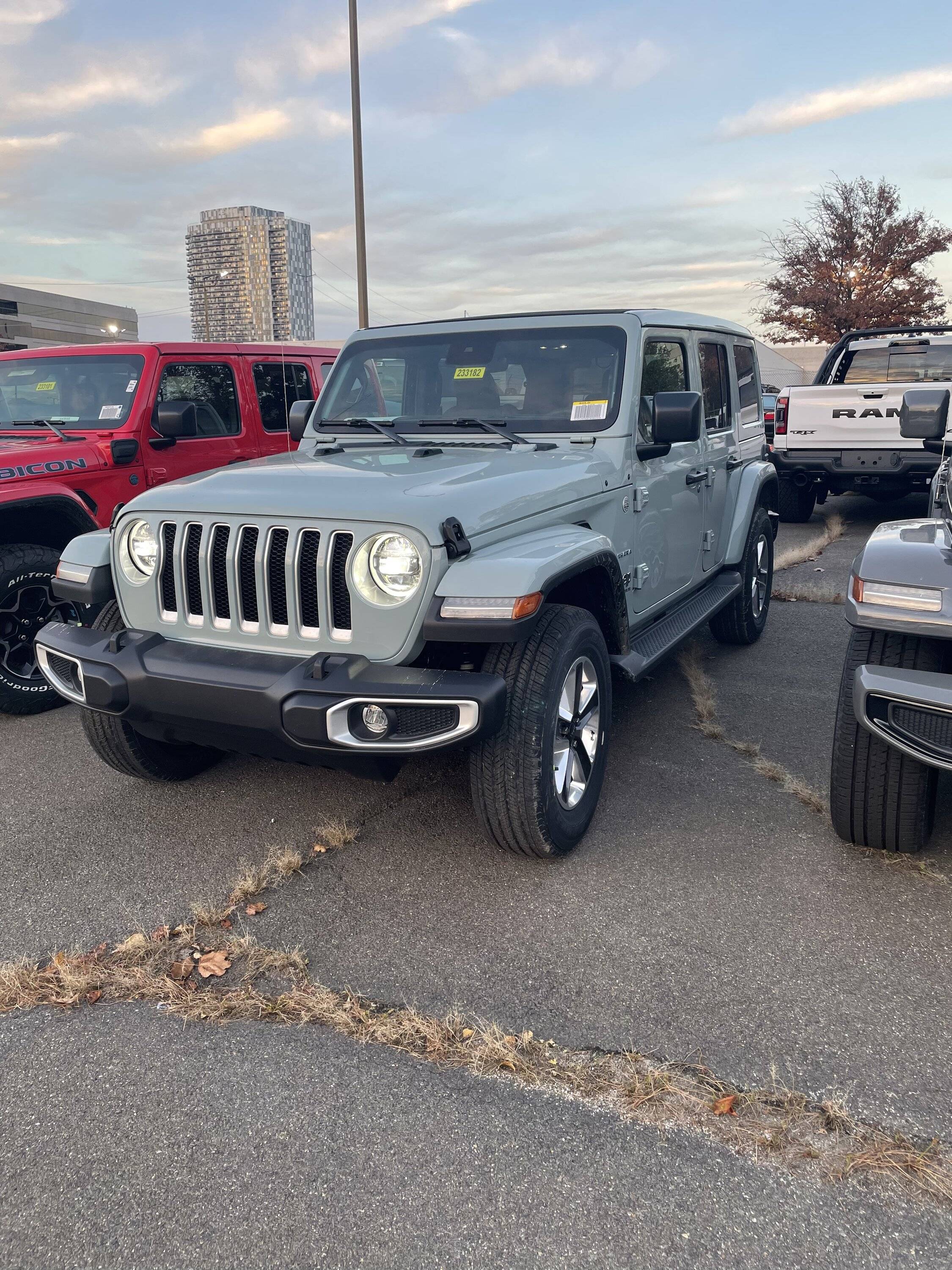 Jeep Wrangler JL Sahara earl F2EF4117-2580-4A2A-8FD4-79417A4A310C