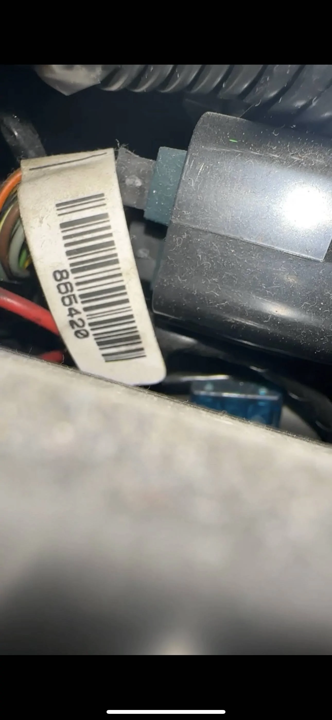 Jeep Wrangler JL Wire hanging from underneath steering wheel colum. 95BCDB19-480A-47AE-A9AD-B27D9C48E52A