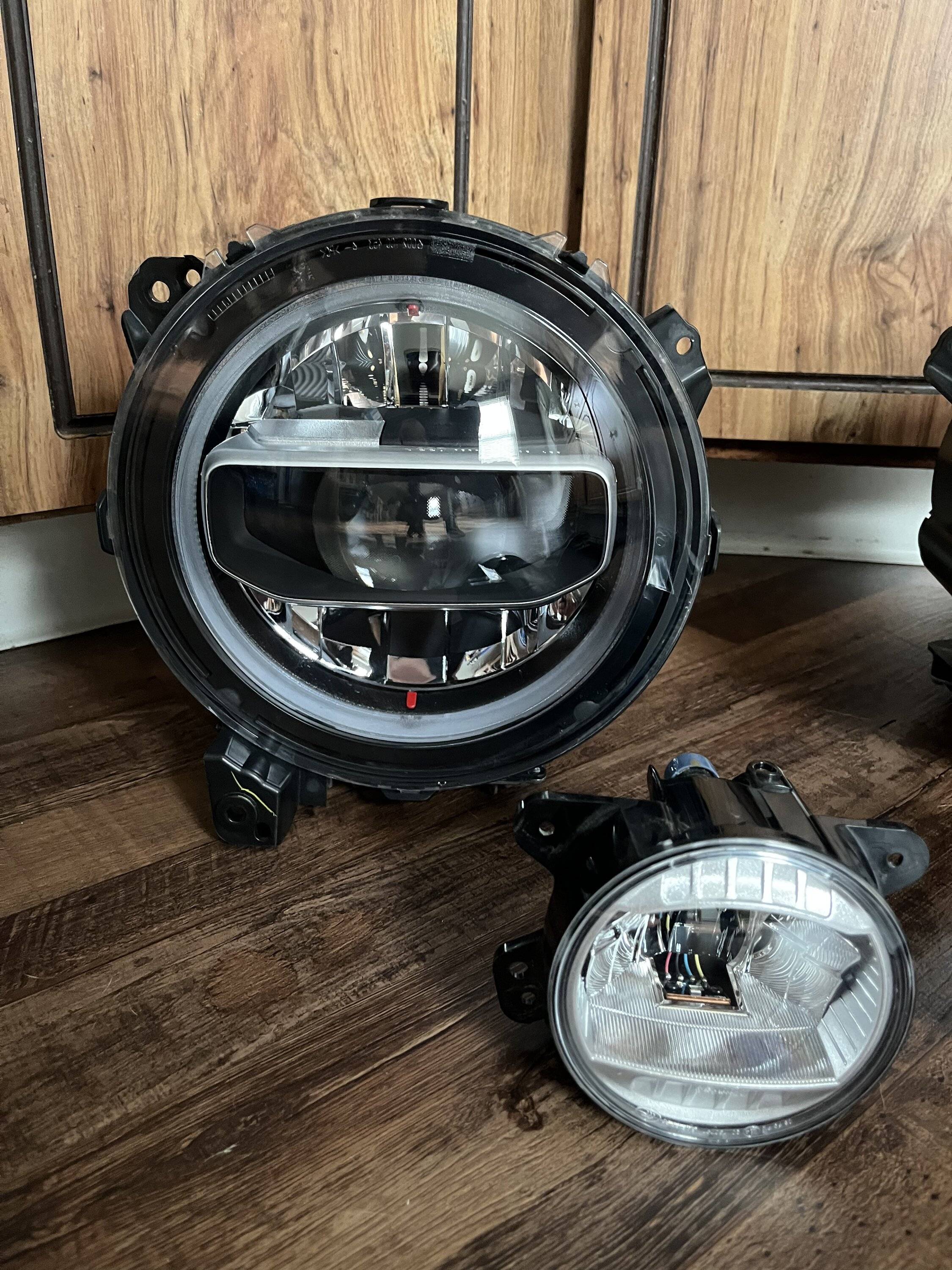 Jeep Wrangler JL JL OEM LED Headlights A390B2FA-C392-4DCD-AE24-FAE8DA4A3036