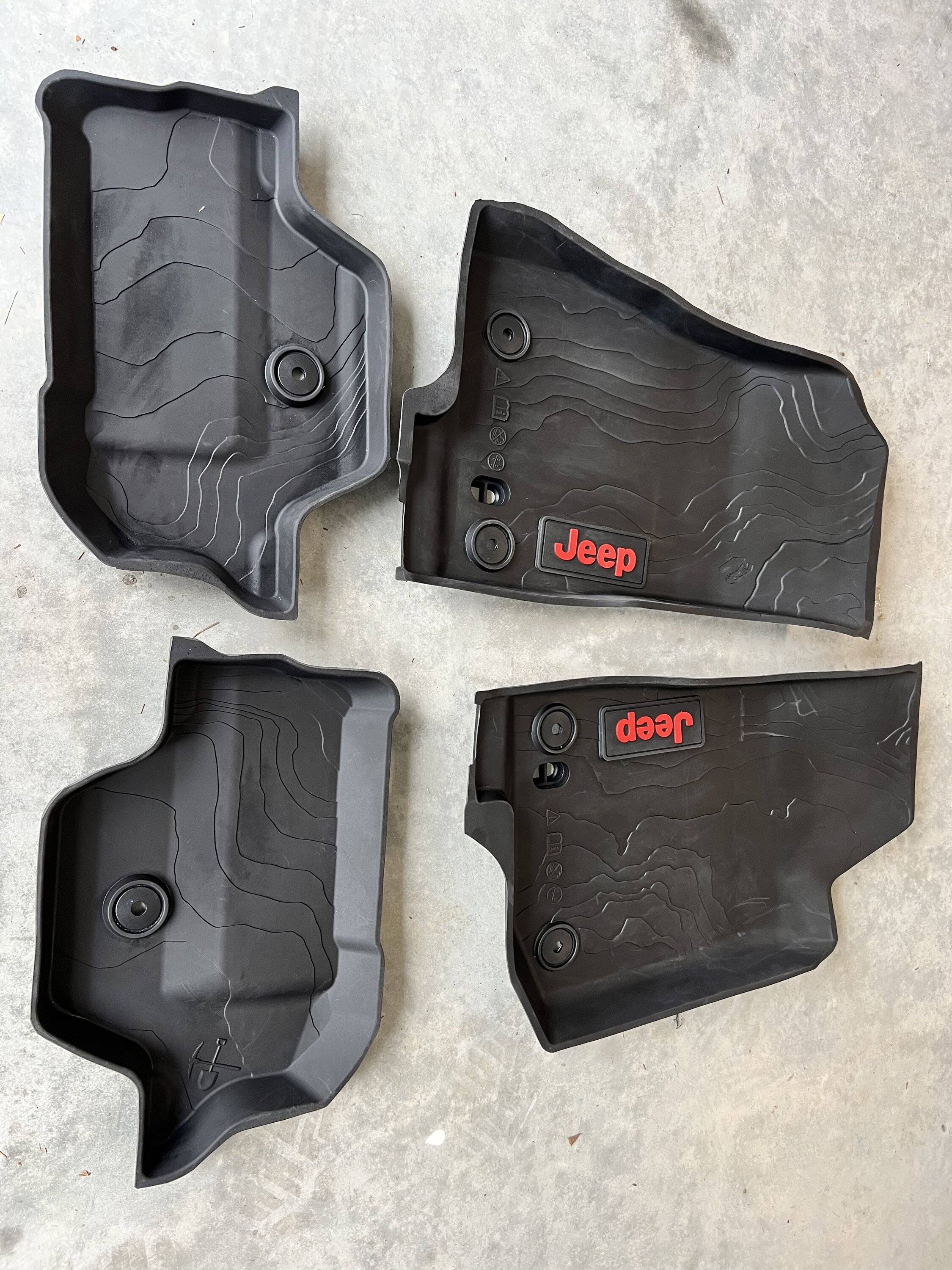 Jeep Wrangler JL Fuel Cover & Floor Mats E6558894-7983-4348-BE3A-4313C58D71C5