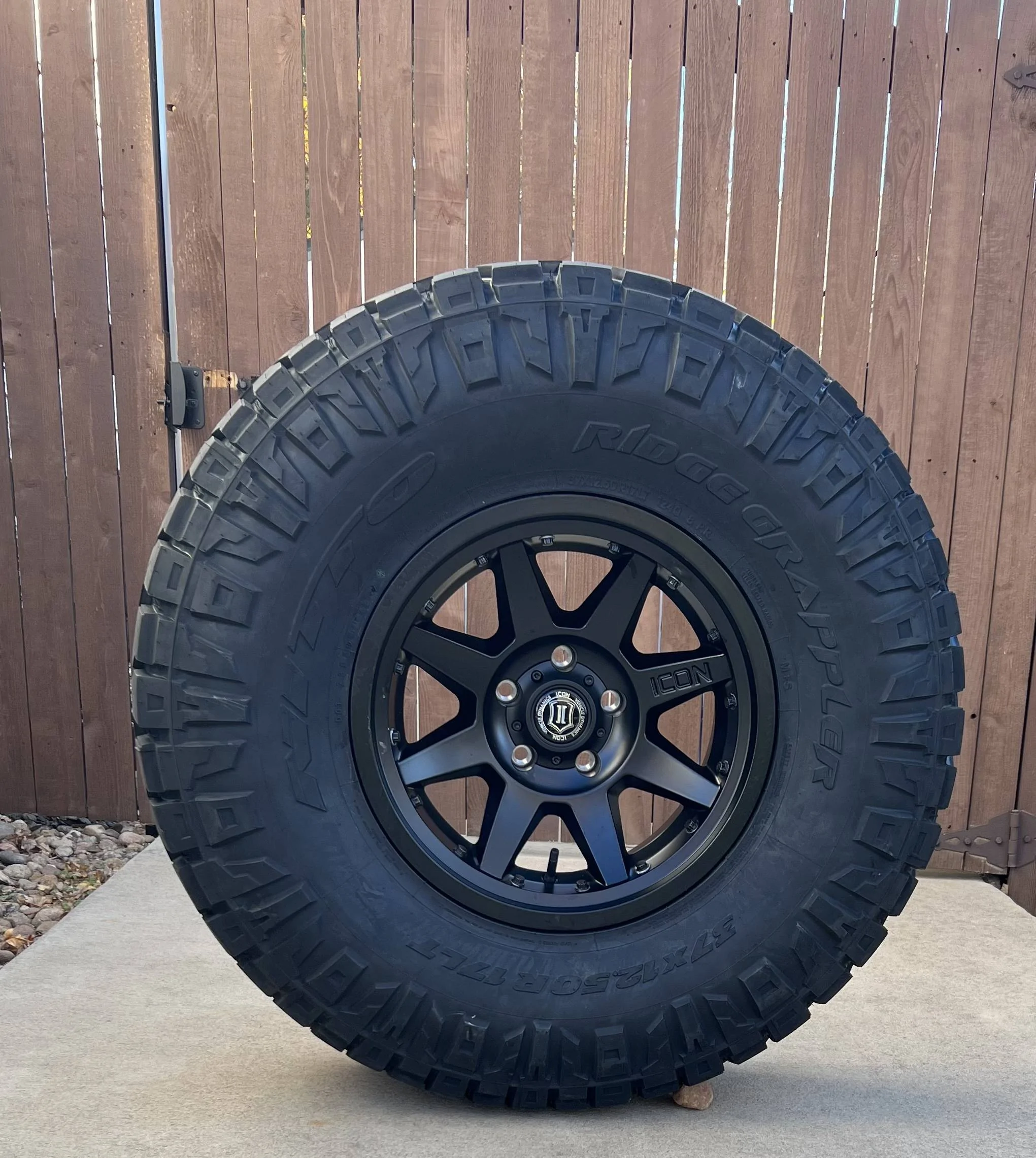 Jeep Wrangler JL Beadlock fail at SEMA causes broken leg F13E9F80-2B02-45B3-8468-5183A8AA8076