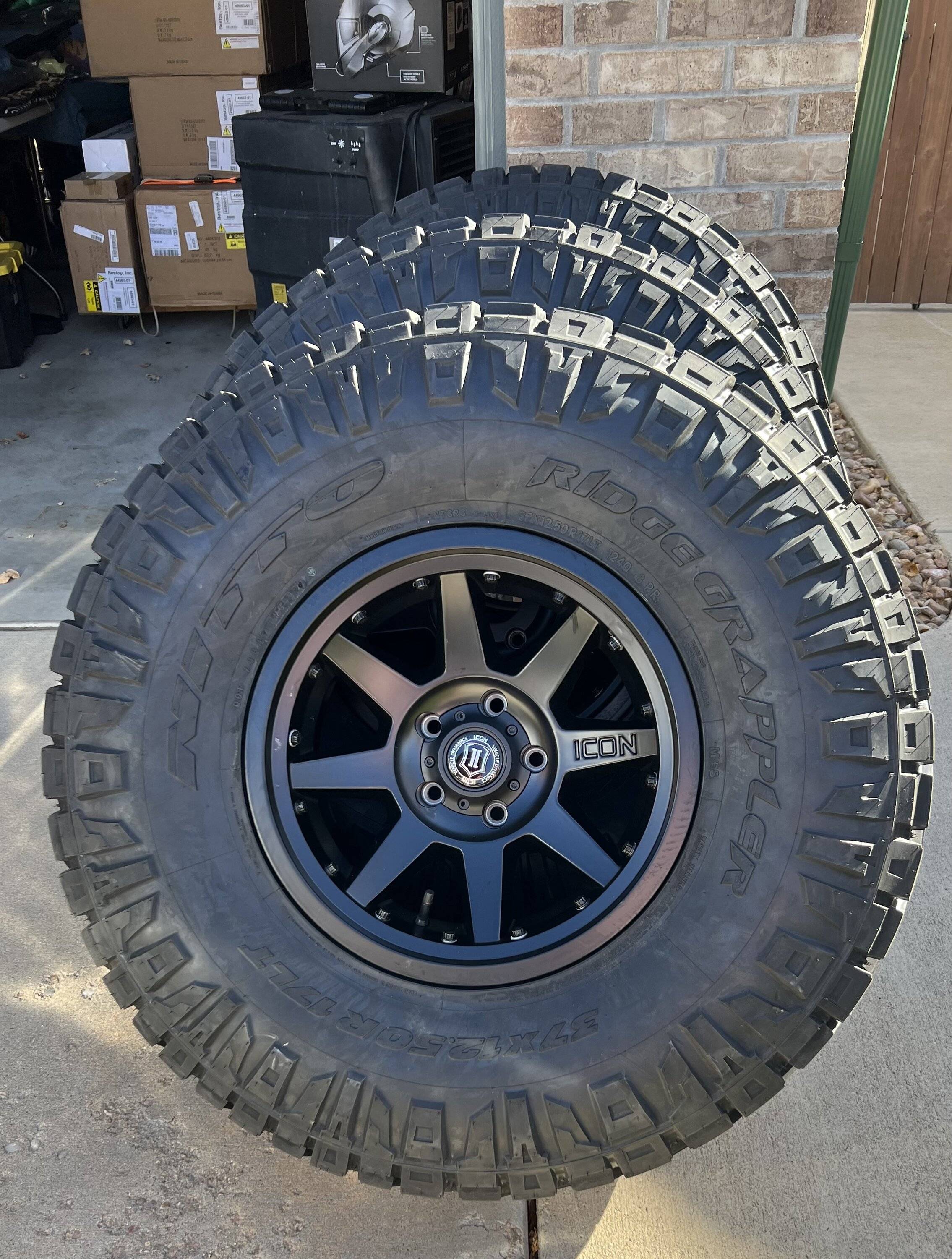 Jeep Wrangler JL Beadlock fail at SEMA causes broken leg 5089F9B1-EBAB-43FE-986C-25F2A8534DD1