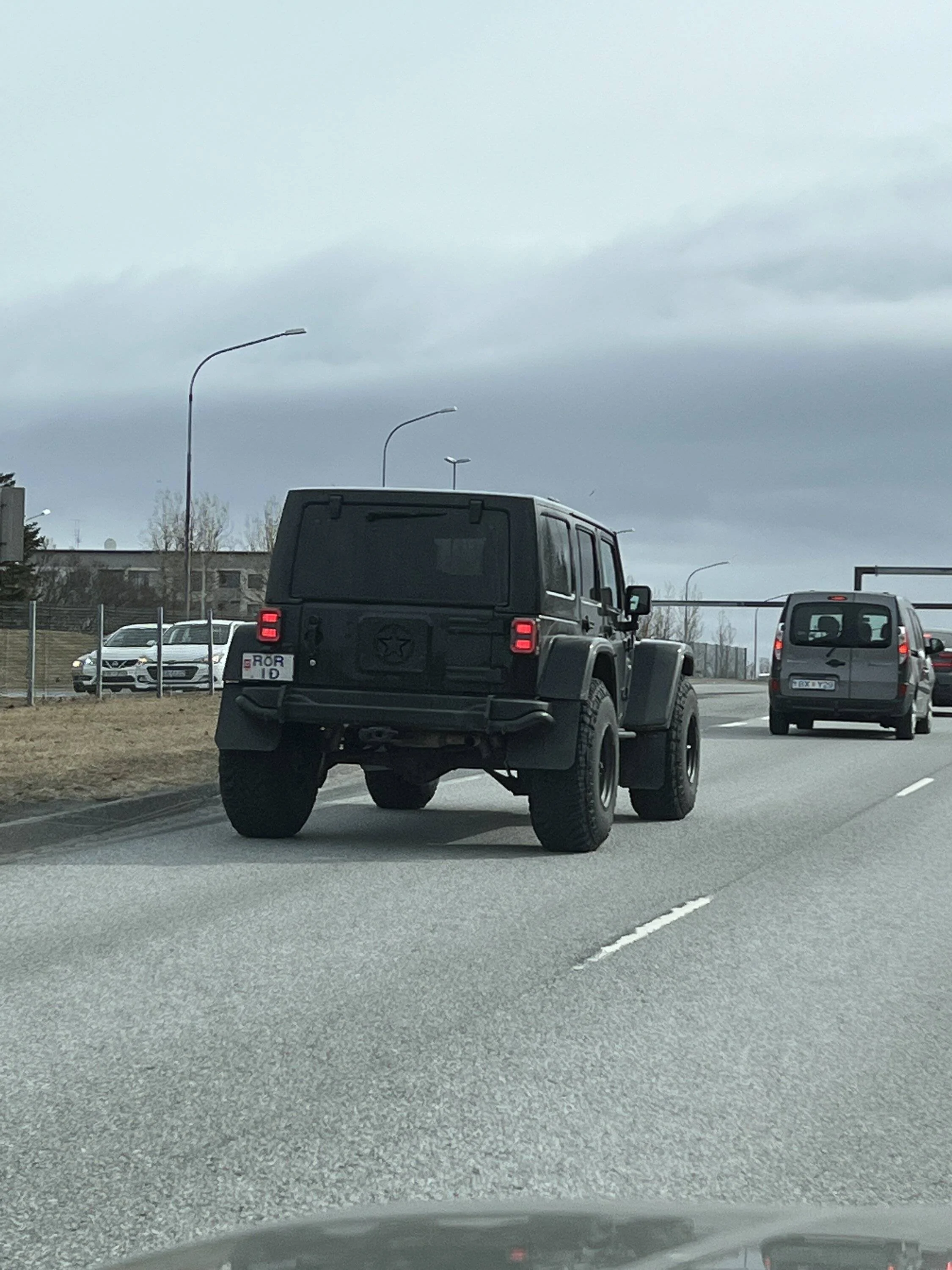 Jeep Wrangler JL And you thought your setup was aggressive.... img_1138-jpg