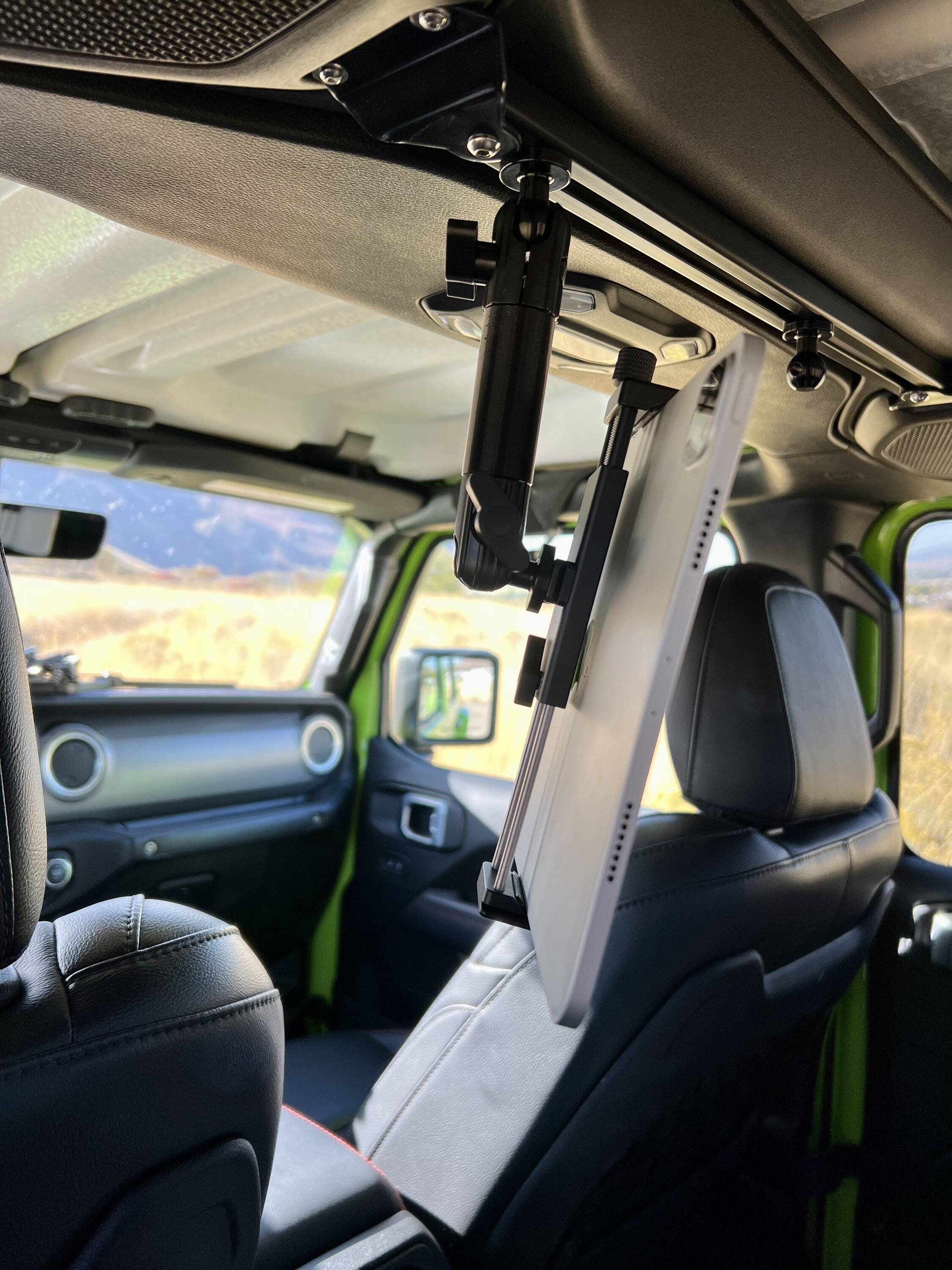 Jeep Wrangler JL Vector Offroad JL/Gladiator Rear Seat E-Dock 35800491-2BA2-4D0D-A3BB-7036FCB7AF40