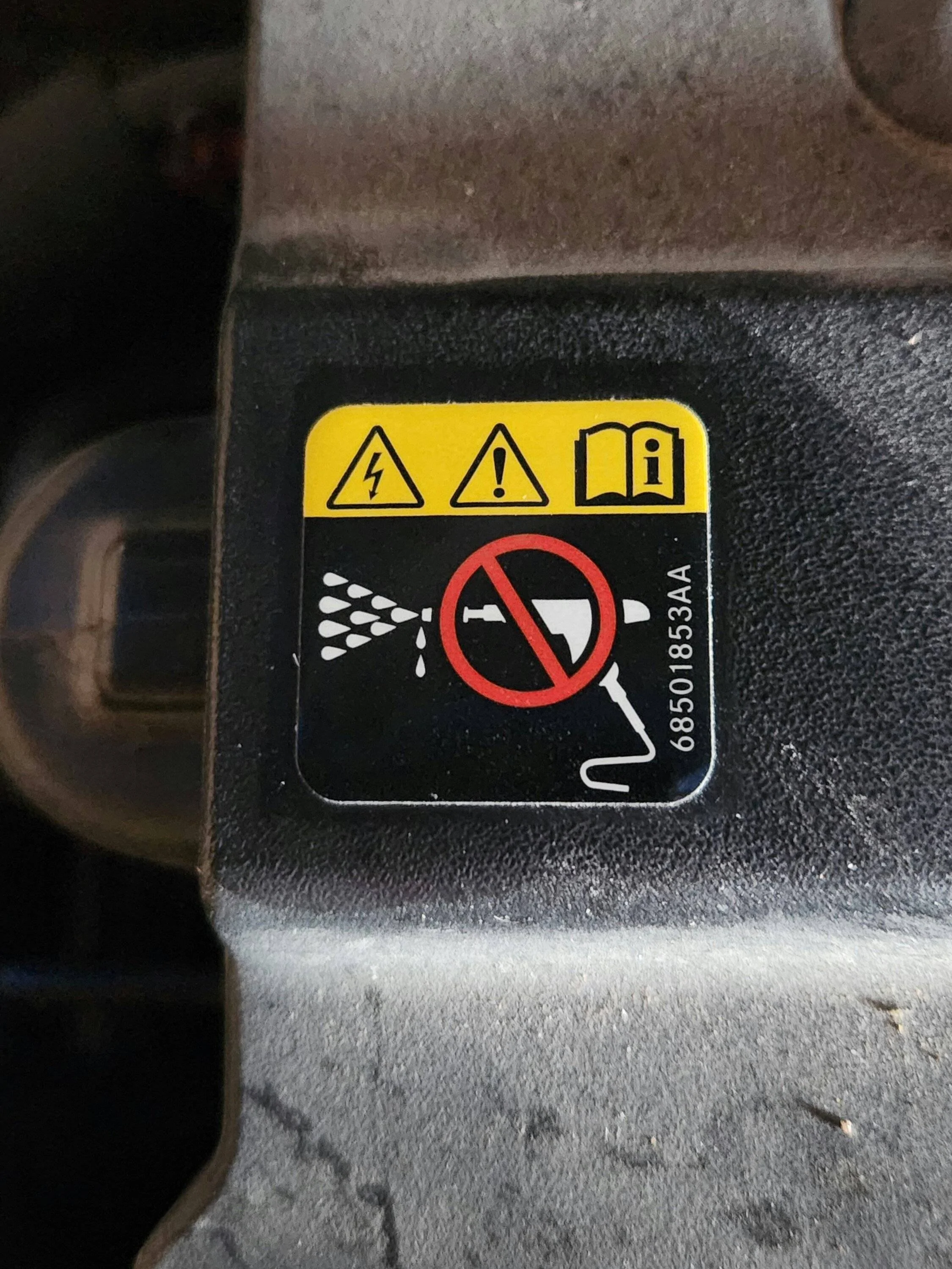 Jeep Wrangler JL How to Clean Under the Hood? 20221109_093744