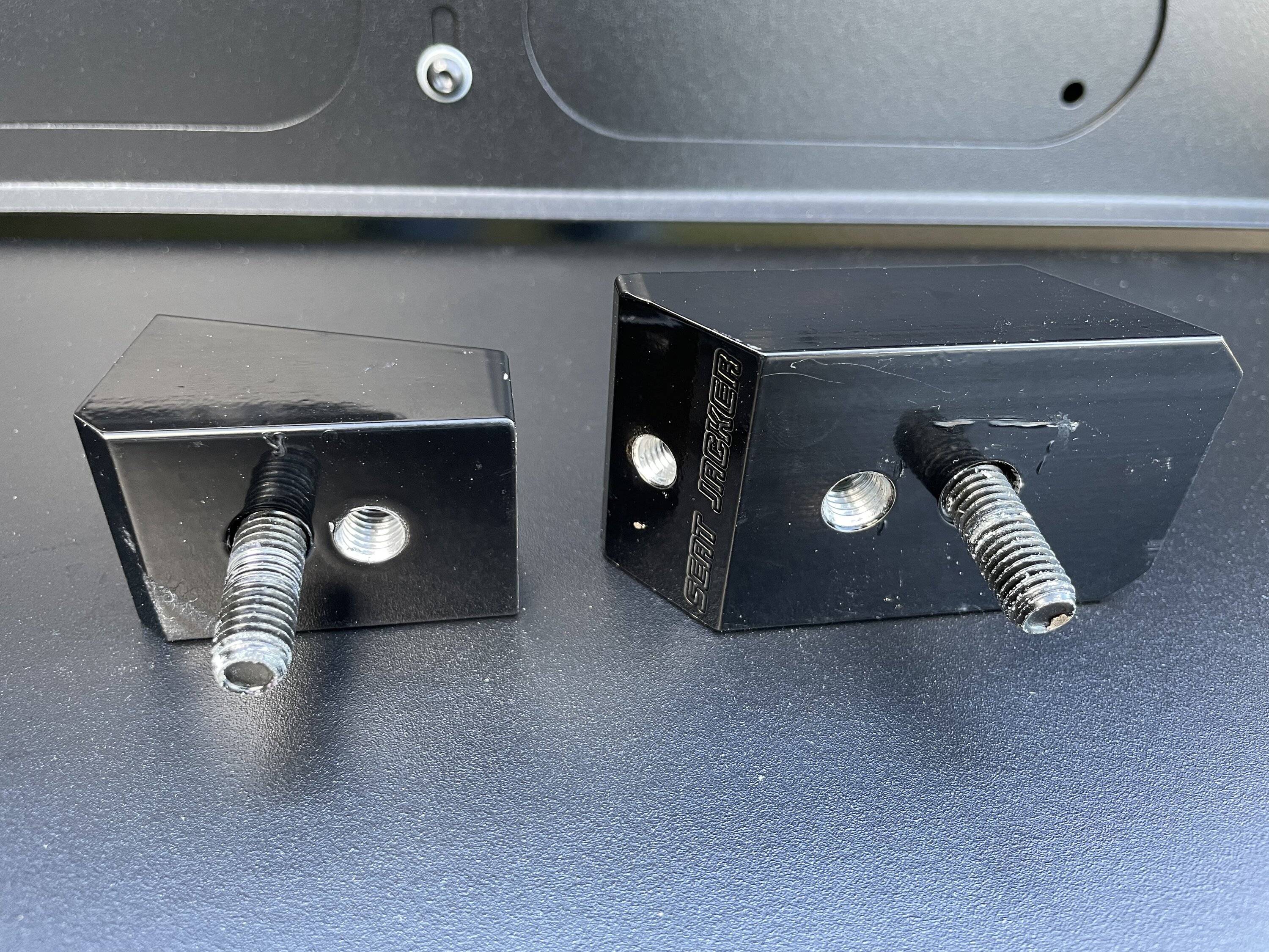 Jeep Wrangler JL Desert Does It - shorty front seat jackers 02391112-EE5B-4892-B298-7ABBA11E5955