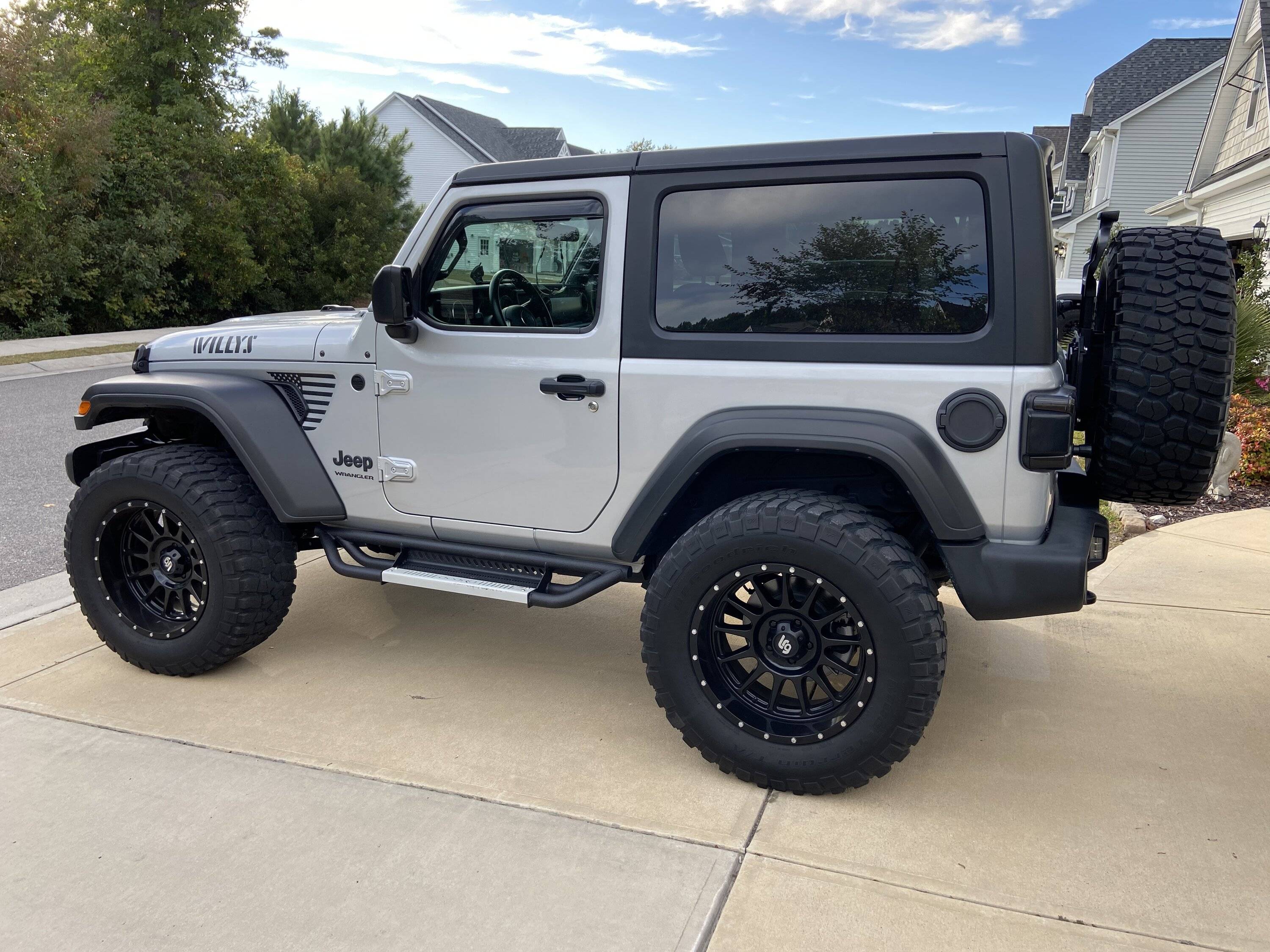 Jeep Wrangler JL Fuel Rebels + NITTO RECON AT E4E58A6B-12D1-48A5-90BF-8C50D04C4ABD