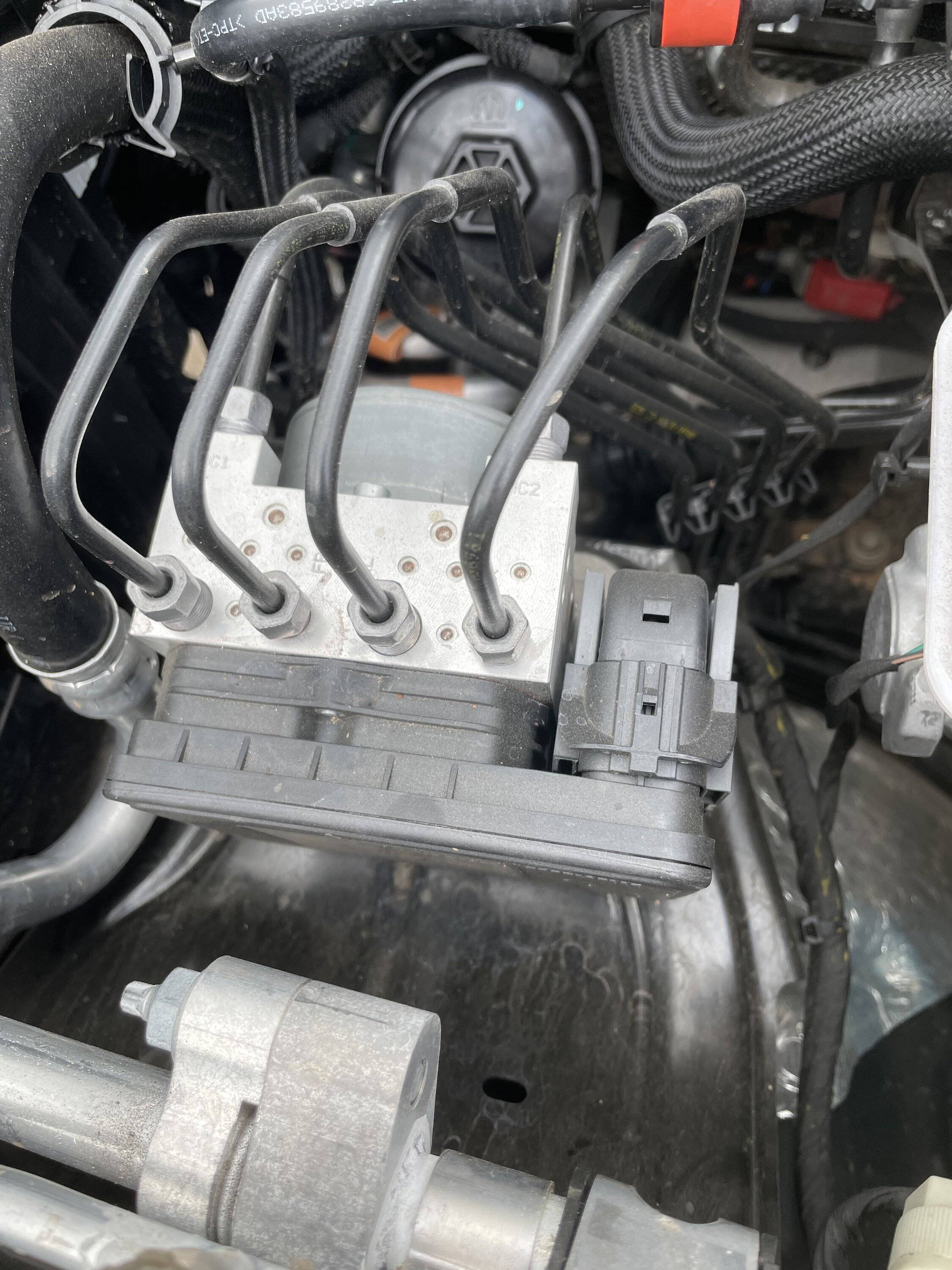 Jeep Wrangler JL Loose tube needs identifying 6EBABA2F-62BF-4EFE-BD14-27C784029550