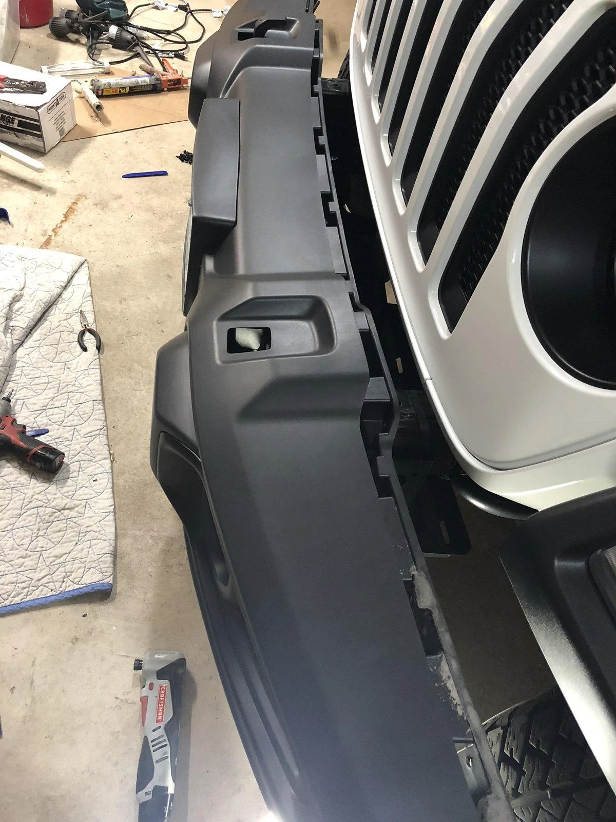 Jeep Wrangler JL Fog Light Bezel Removal and Grill Inserts 012e25338088b6462c8a95206de4bdb9253edc4c11