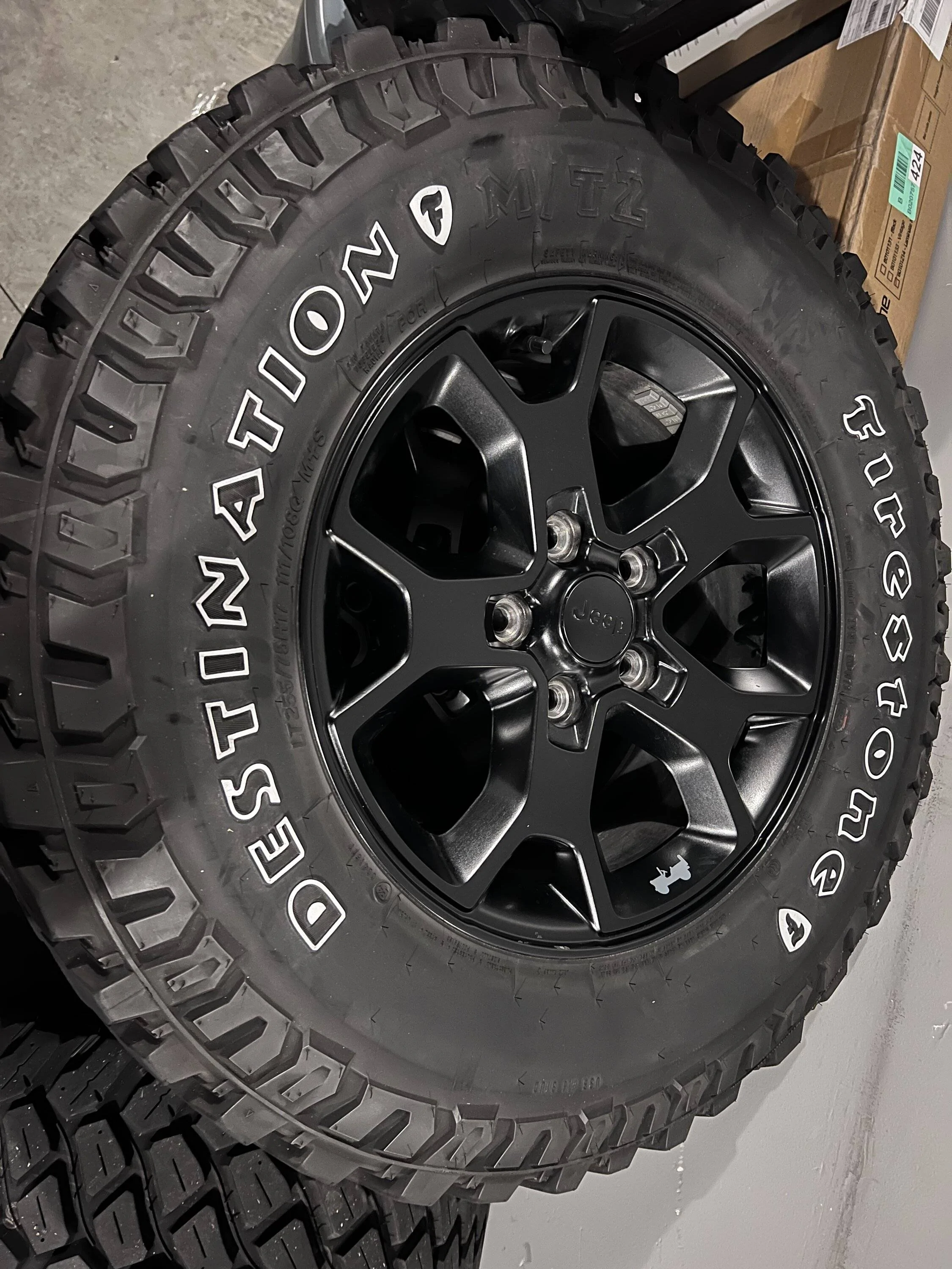 Jeep Wrangler JL 2021 Willys wheels and tires B2D73642-B8A5-460B-B917-F0218786DEB6