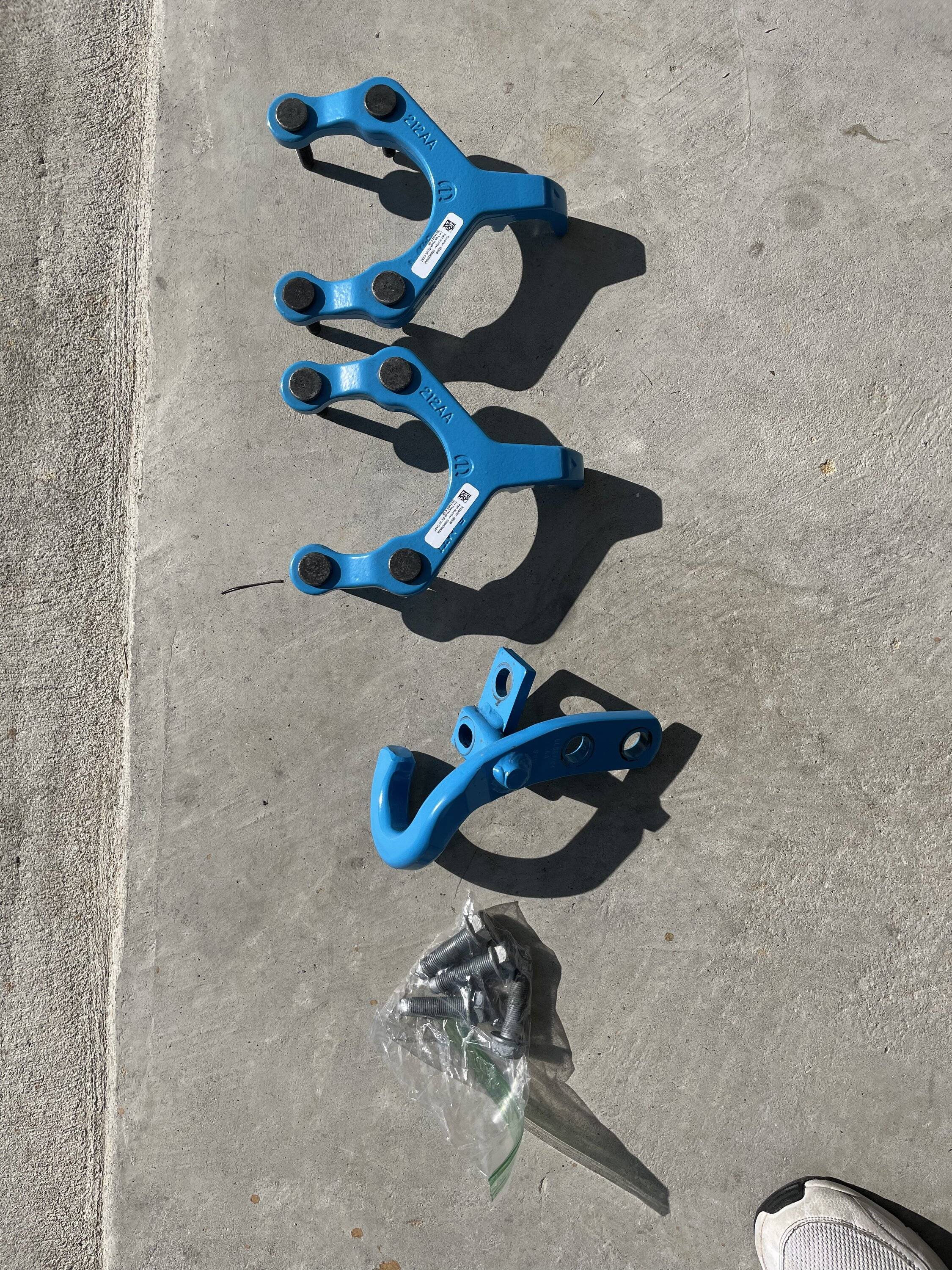 Jeep Wrangler JL 4XE tow hook set 705D51ED-001A-407B-9A68-14A90372DFC4