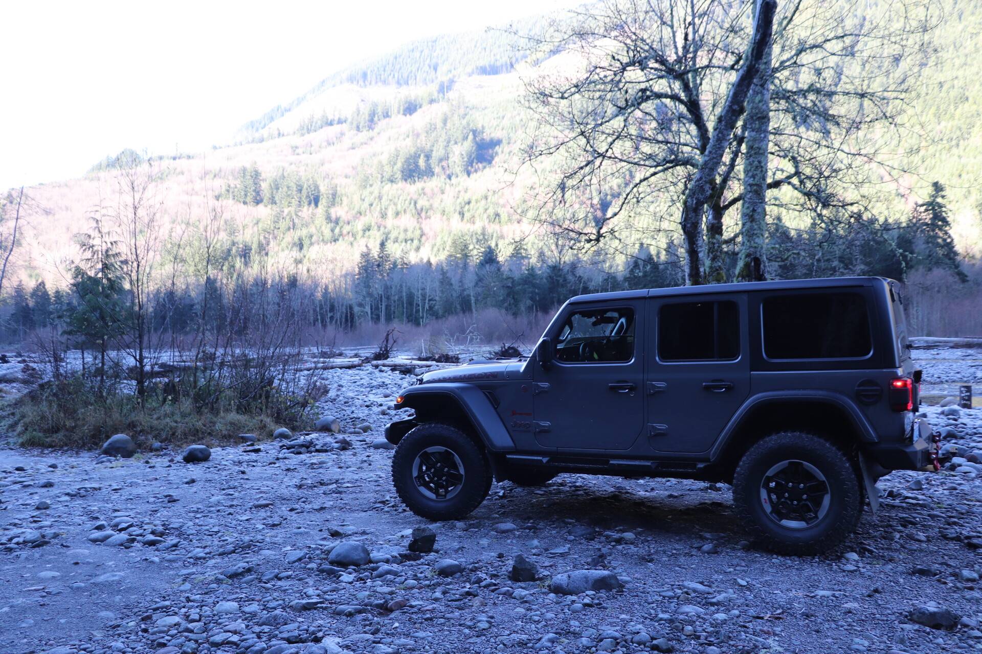 Jeep Wrangler JL Rock Sliders With Unobtrusive Step IMG_6782