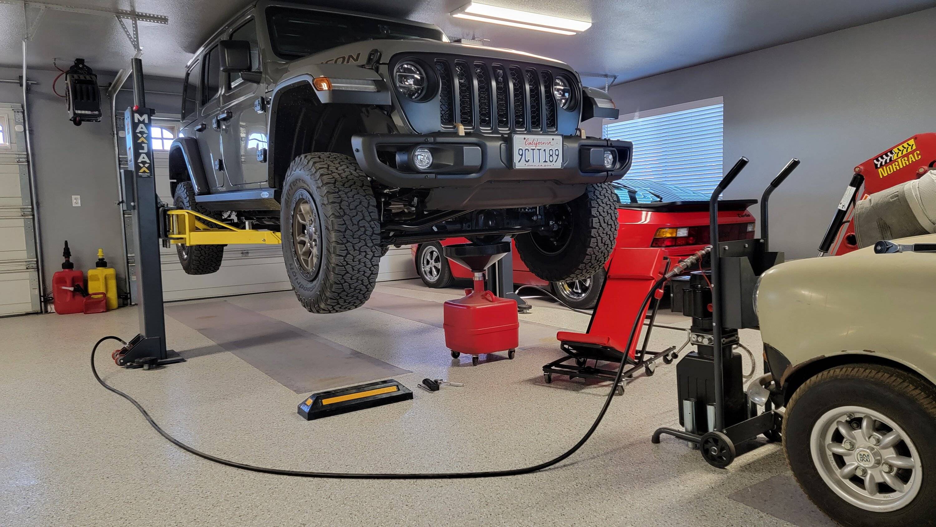 Jeep Wrangler JL Garage Modular Flooring Diff1