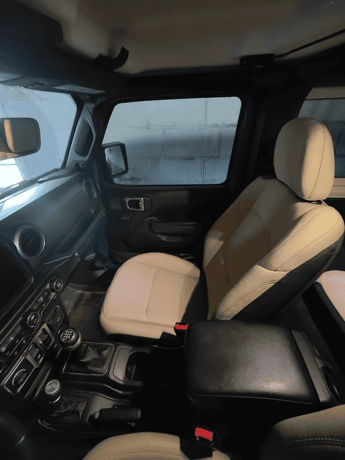 Jeep Wrangler JL Two Car seats? 1669055209394