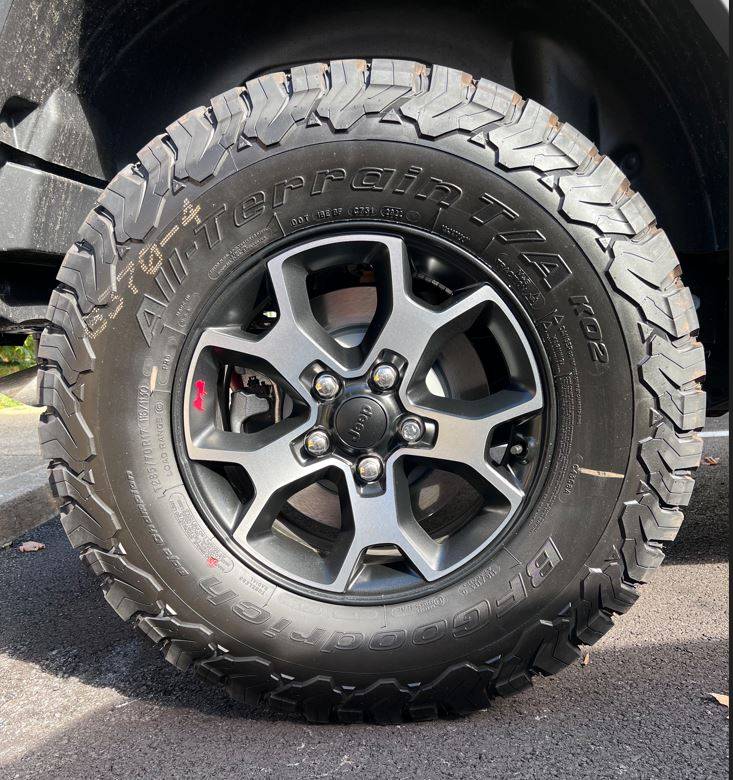 Jeep Wrangler JL Black Gorilla lug nuts Capture.JPG
