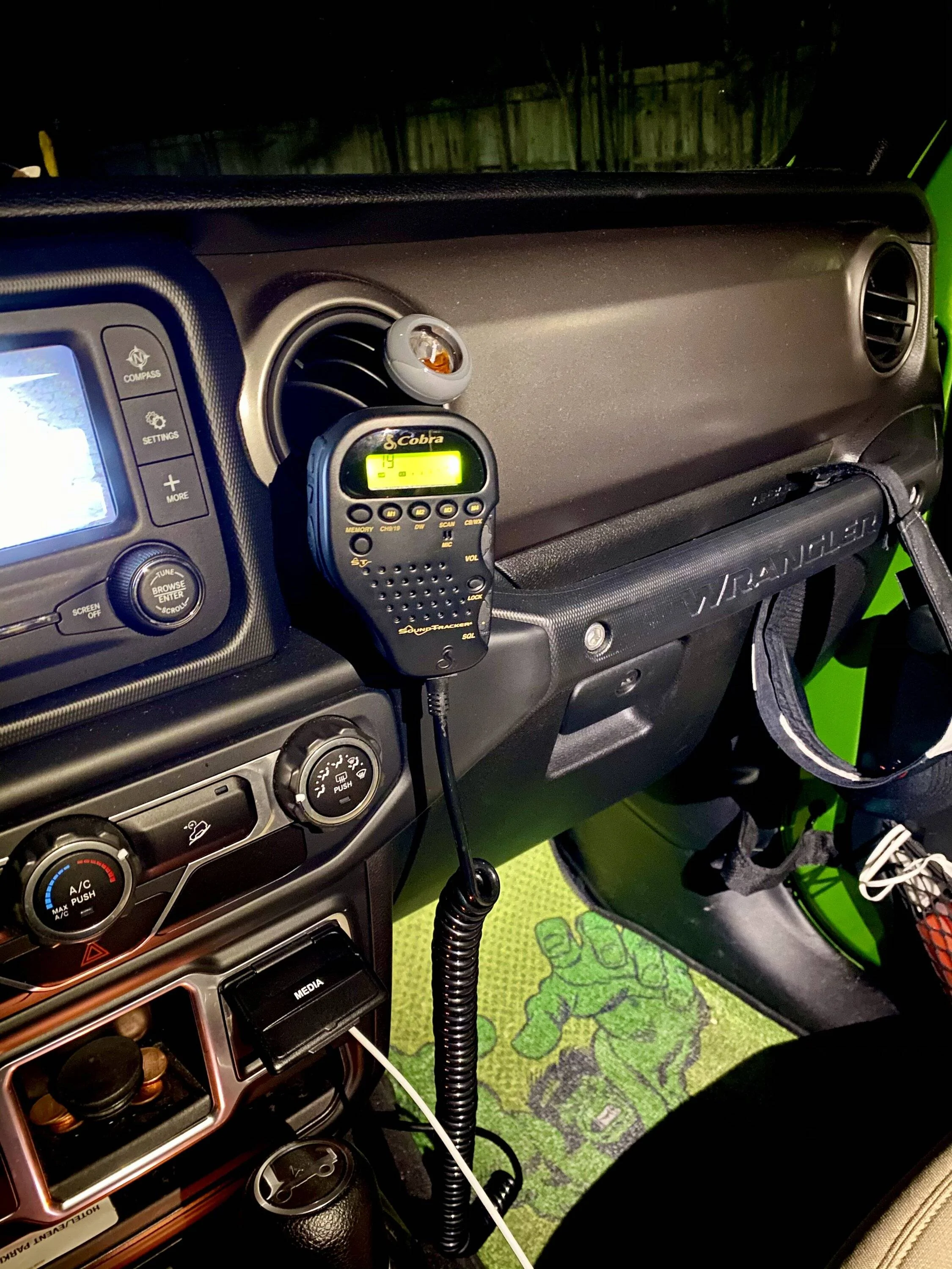 Jeep Wrangler JL Cb radios 6530FA44-47D1-4924-AD27-901031228087