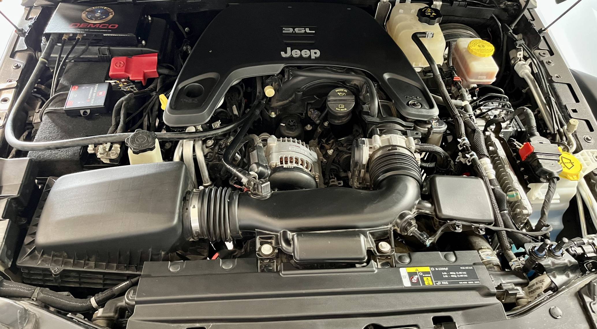 Jeep Wrangler JL 2023 V6 engine cover missing? 93162C1A-7DD1-4391-86DF-F06DB4768CB9