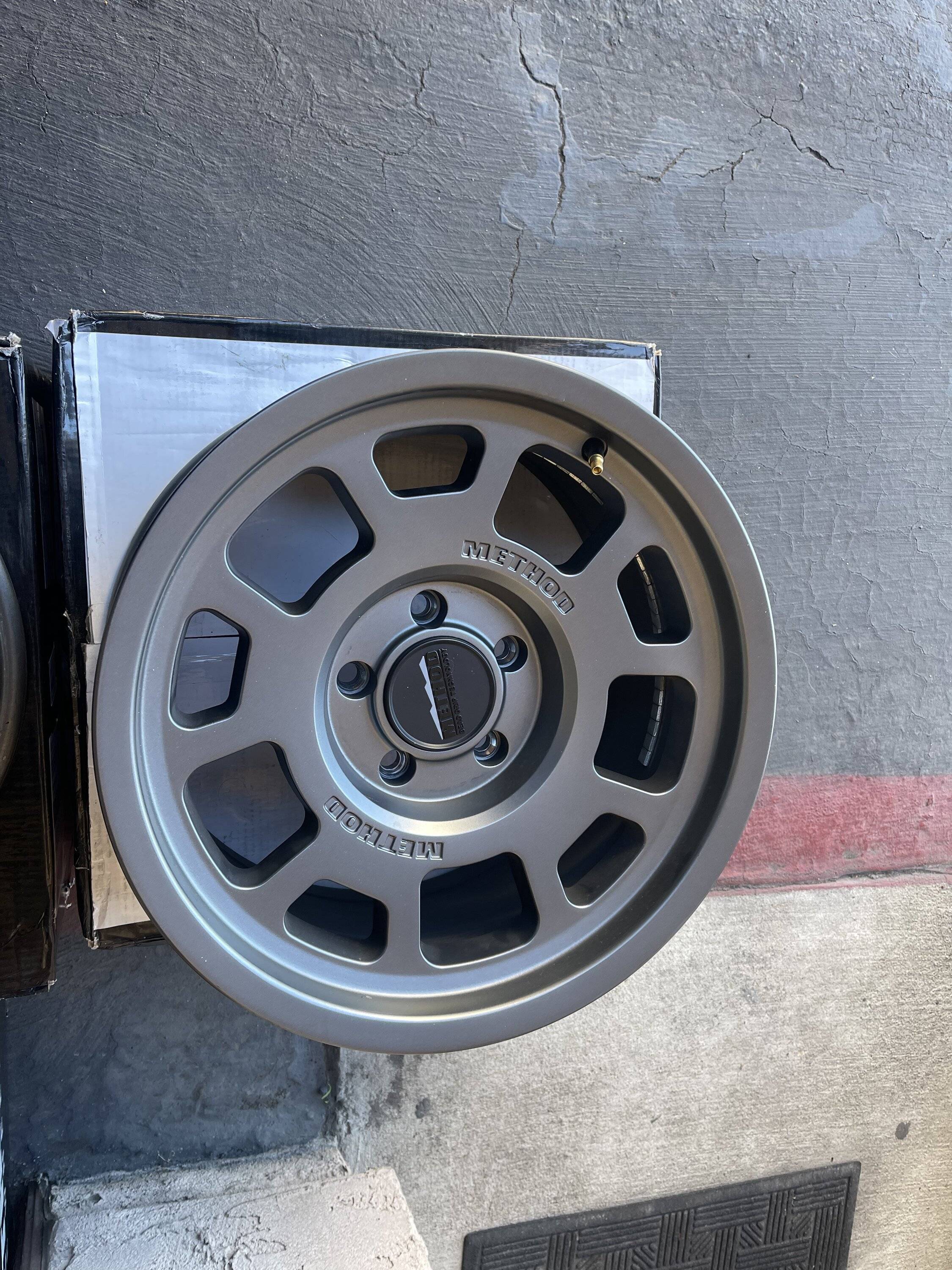 Jeep Wrangler JL Method 705s matte platinum ($1,450) SoCal 85B68FAF-CAB9-41F9-BA3D-721E039169A6