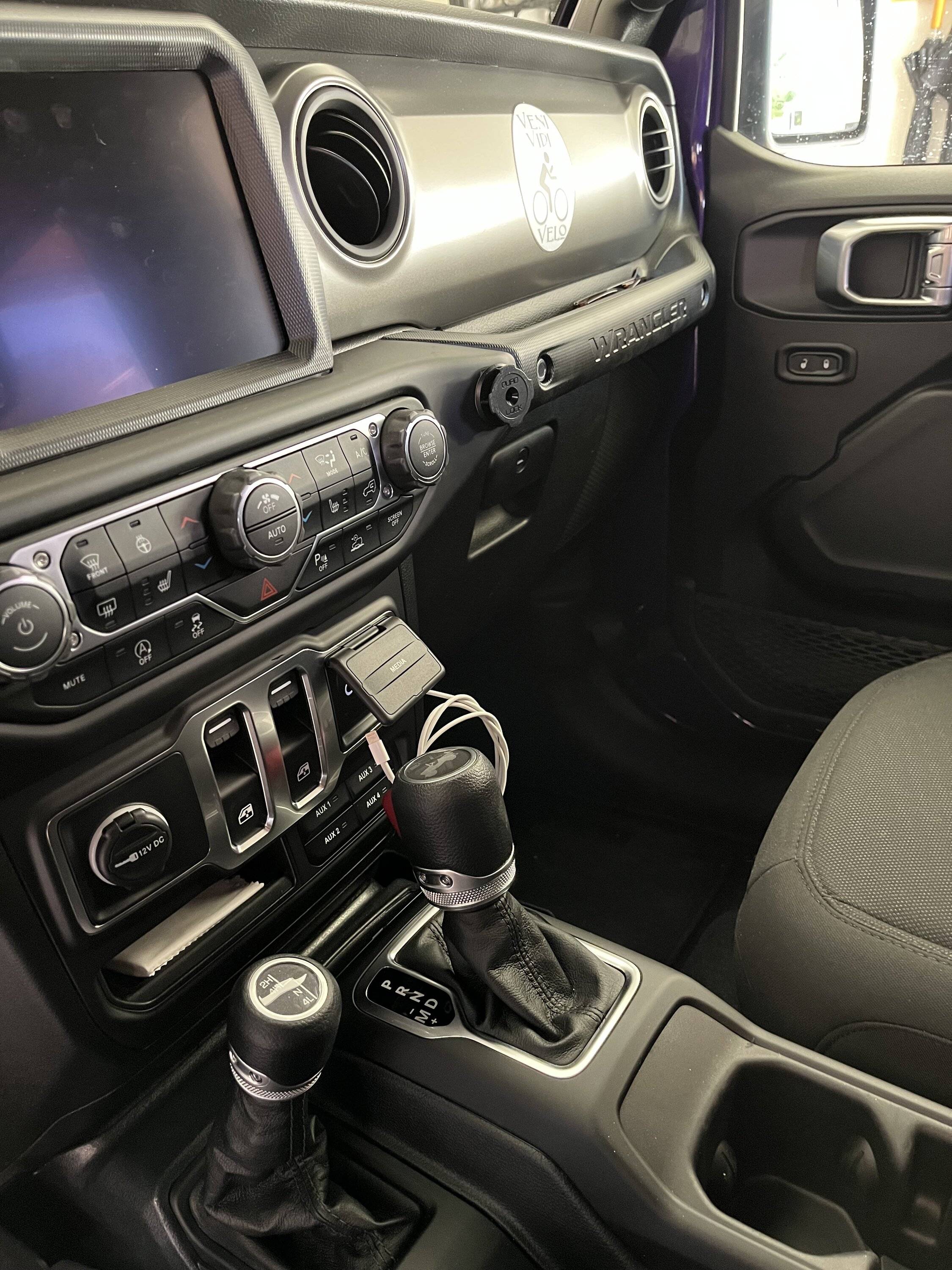 Jeep Wrangler JL Cell phone mount recommendations IMG_1034