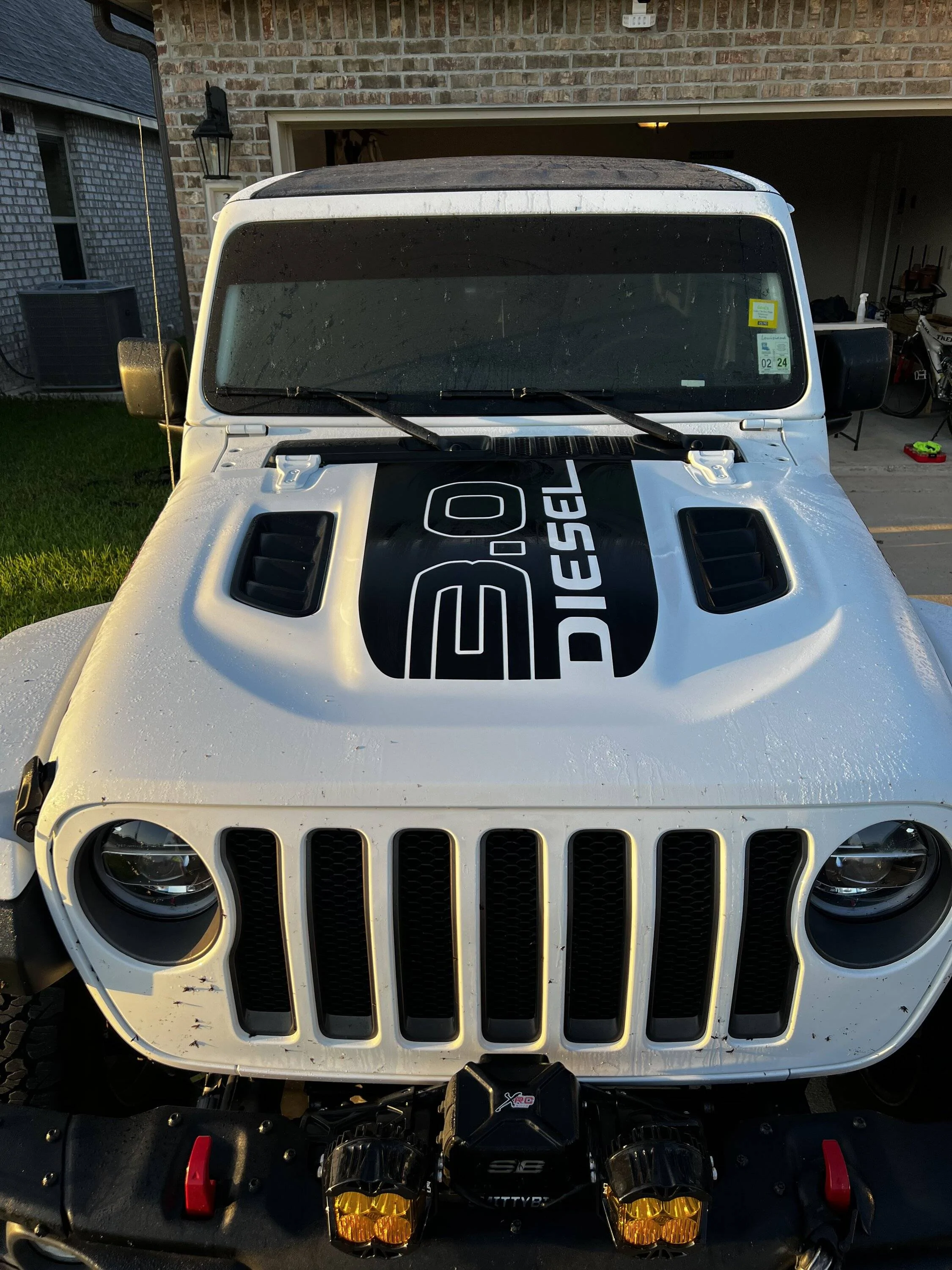 Jeep Wrangler JL Consensus on black Rubicon hood decal 187FFA44-7AB4-4E0B-B5AB-B87CD53B76A8