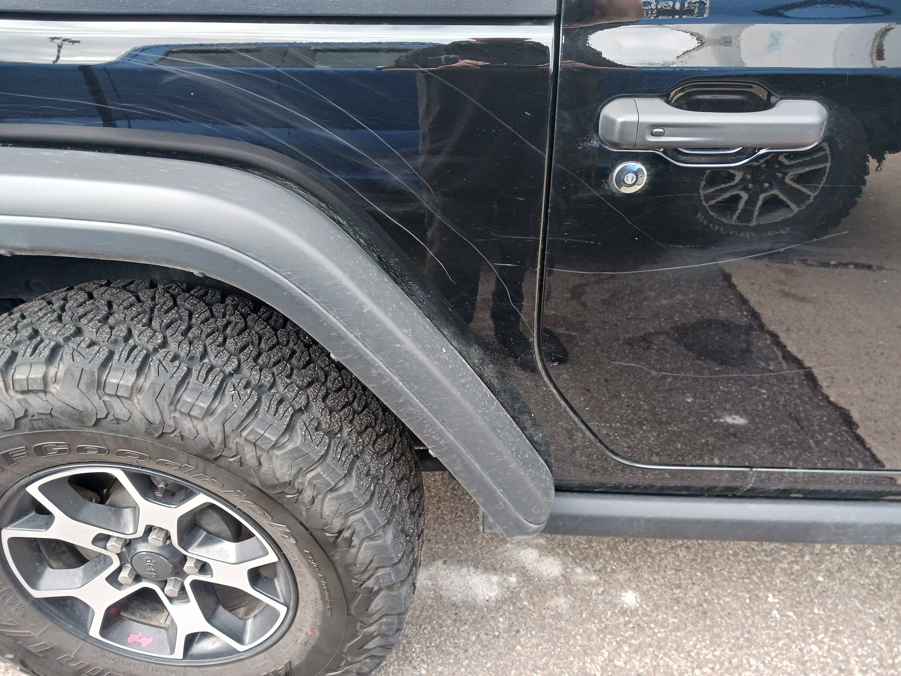 Jeep Wrangler JL Scratched paint - how to fix this? 20221128_114417