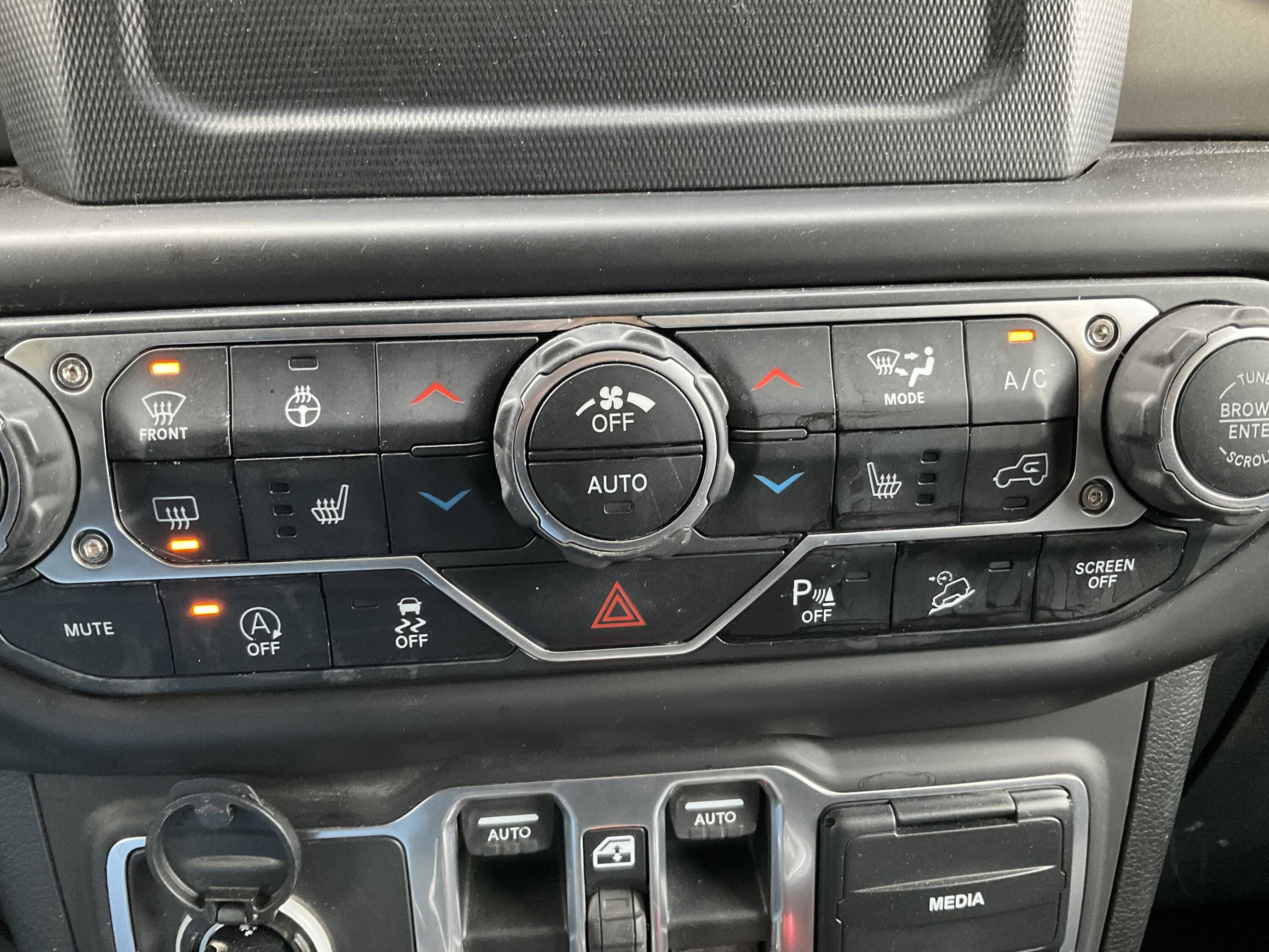 Jeep Wrangler JL JLU AC Controls 07248EB3-CDB7-4D07-B26C-6A4C8E97E197