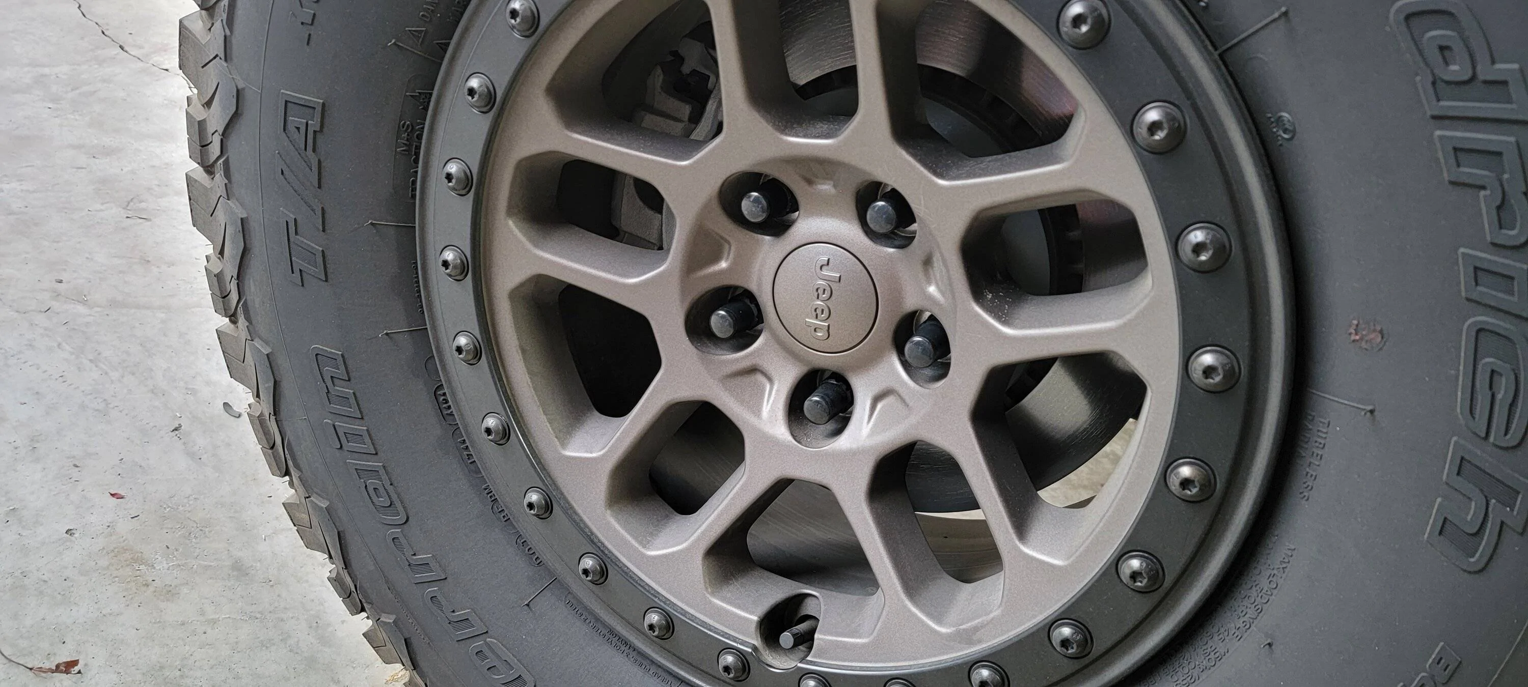 Jeep Wrangler JL Black Gorilla Lug Nuts 20221024_171643