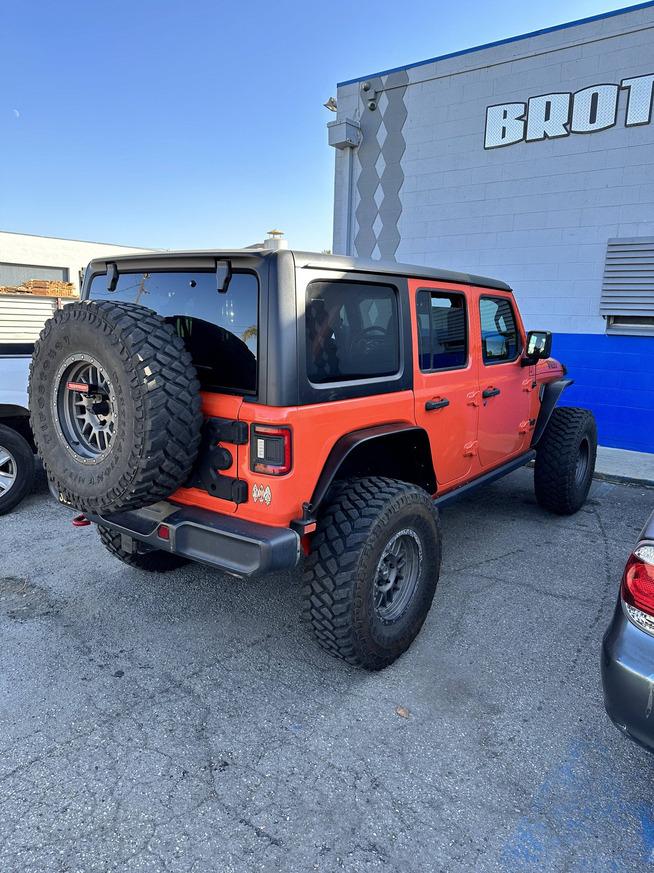 Jeep Wrangler JL All Fender Flare Options (I think) IMG_0370