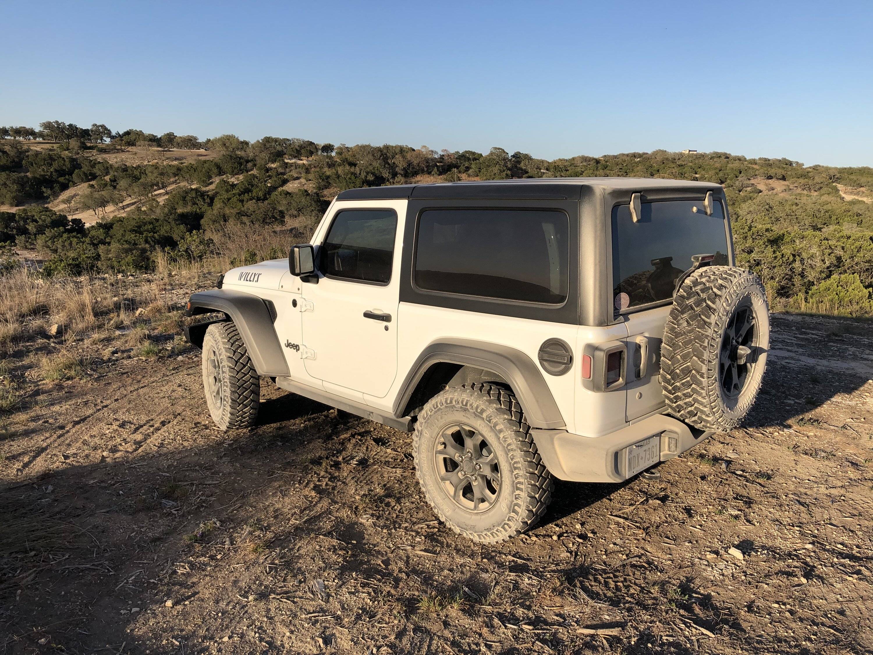 Jeep Wrangler JL White Jeep 424D5BD4-CC26-40CE-95DC-8A6FA48D4A73