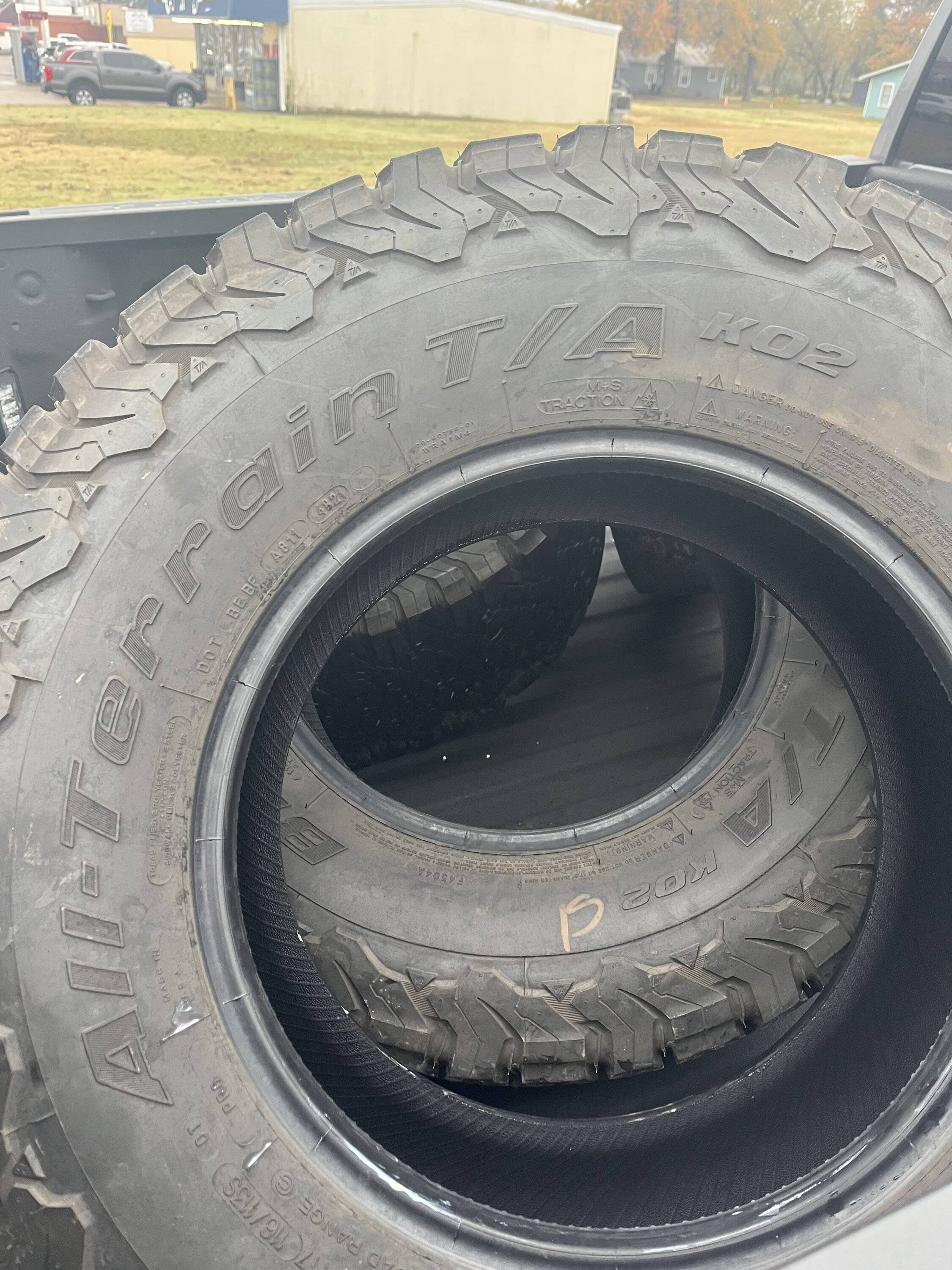 Jeep Wrangler JL Rubicon tires 610755A7-B915-4F48-ACB0-8AD0392971C6