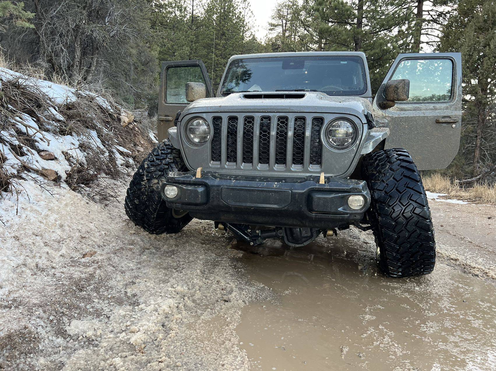 Jeep Wrangler JL 392 broken axle 834B1224-6B60-4D70-9302-47F935171E87