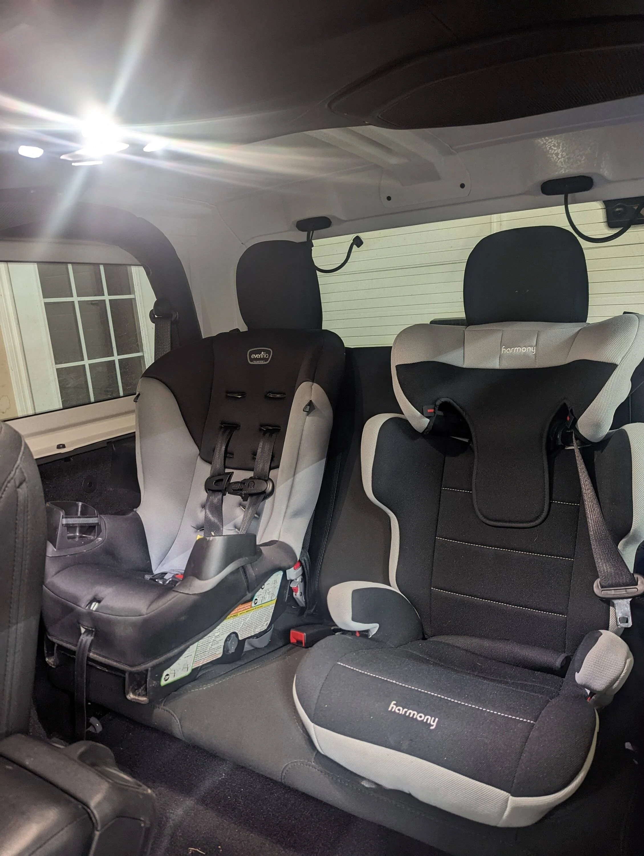 Jeep Wrangler JL Two Car seats? PXL_20221204_232519414