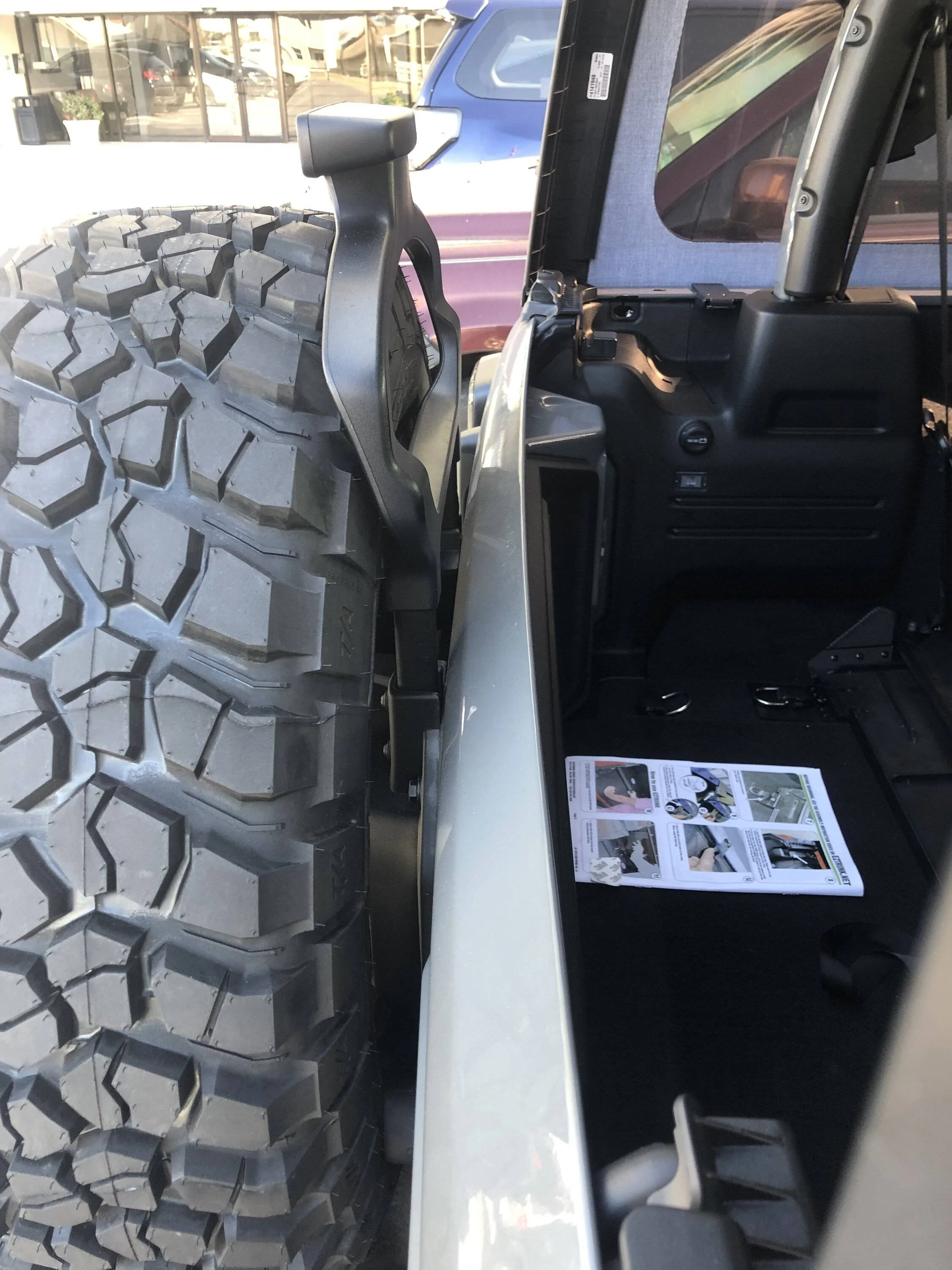 Jeep Wrangler JL Tailgate is bowed from factory? 11ABEF58-FD1F-4079-ACA4-A96816FAF668