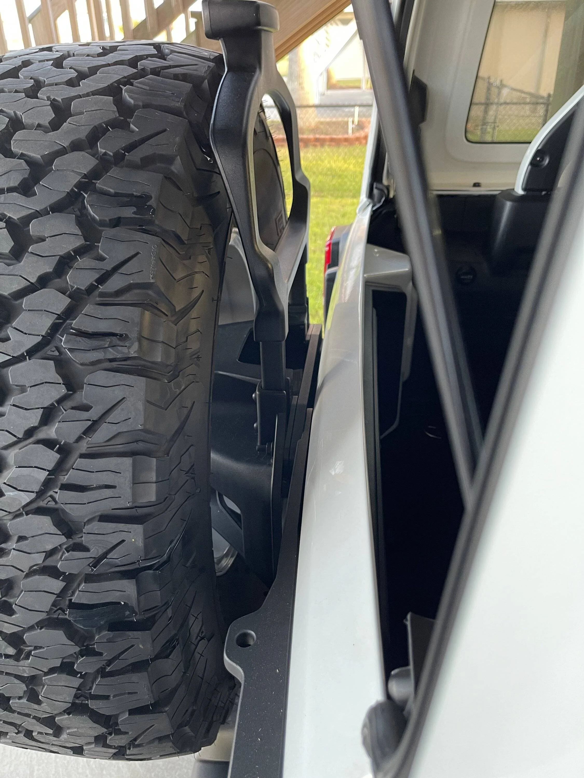 Jeep Wrangler JL Tailgate is bowed from factory? DEB12F73-7EDD-480A-AE3F-1BCD2B4263D2