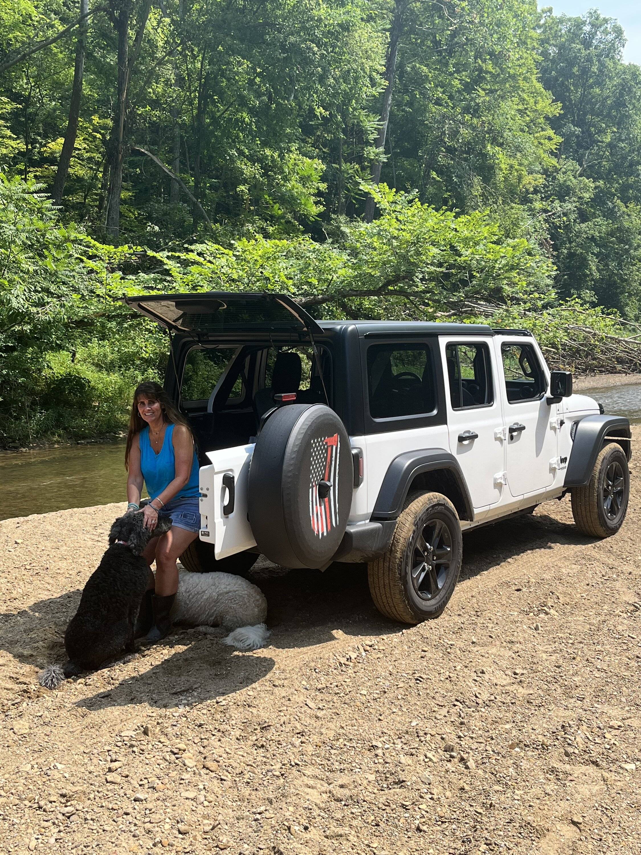 Jeep Wrangler JL White Jeep C903BF58-EA0A-4AAF-99FA-A484F3B03429