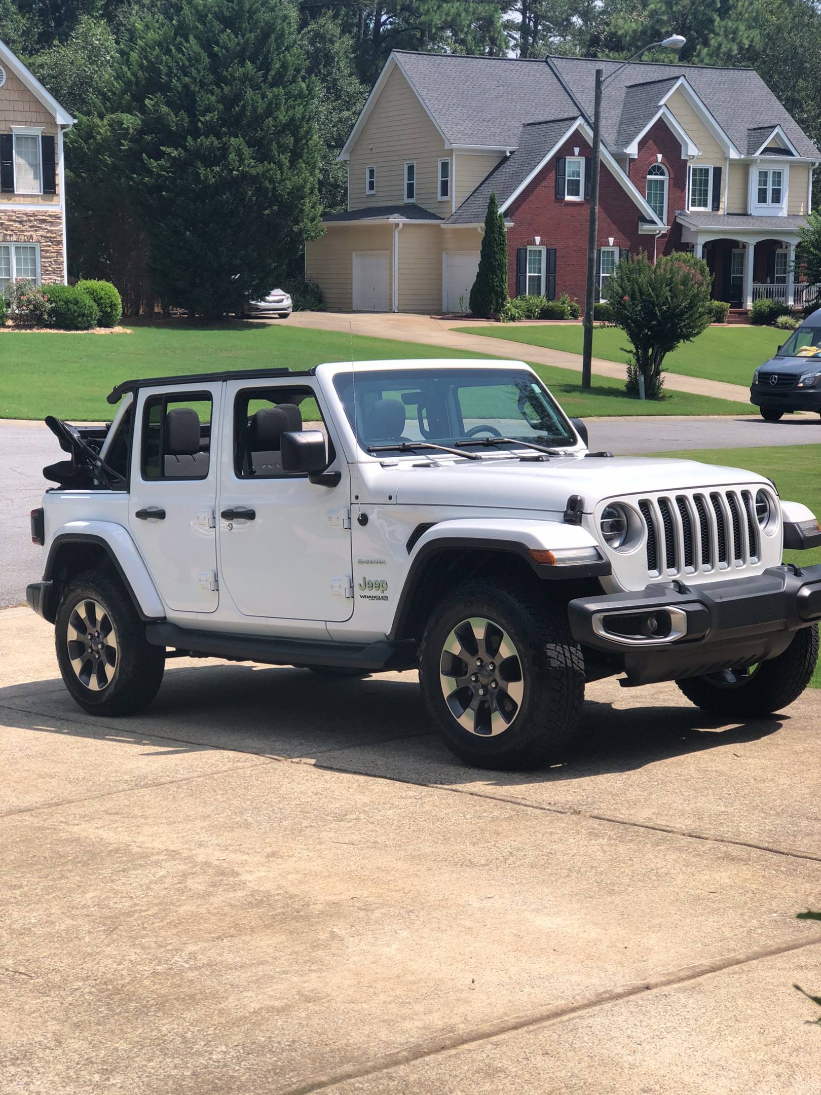 Jeep Wrangler JL White Jeep 63C04F61-C56F-4276-8BF5-10490E9A0761
