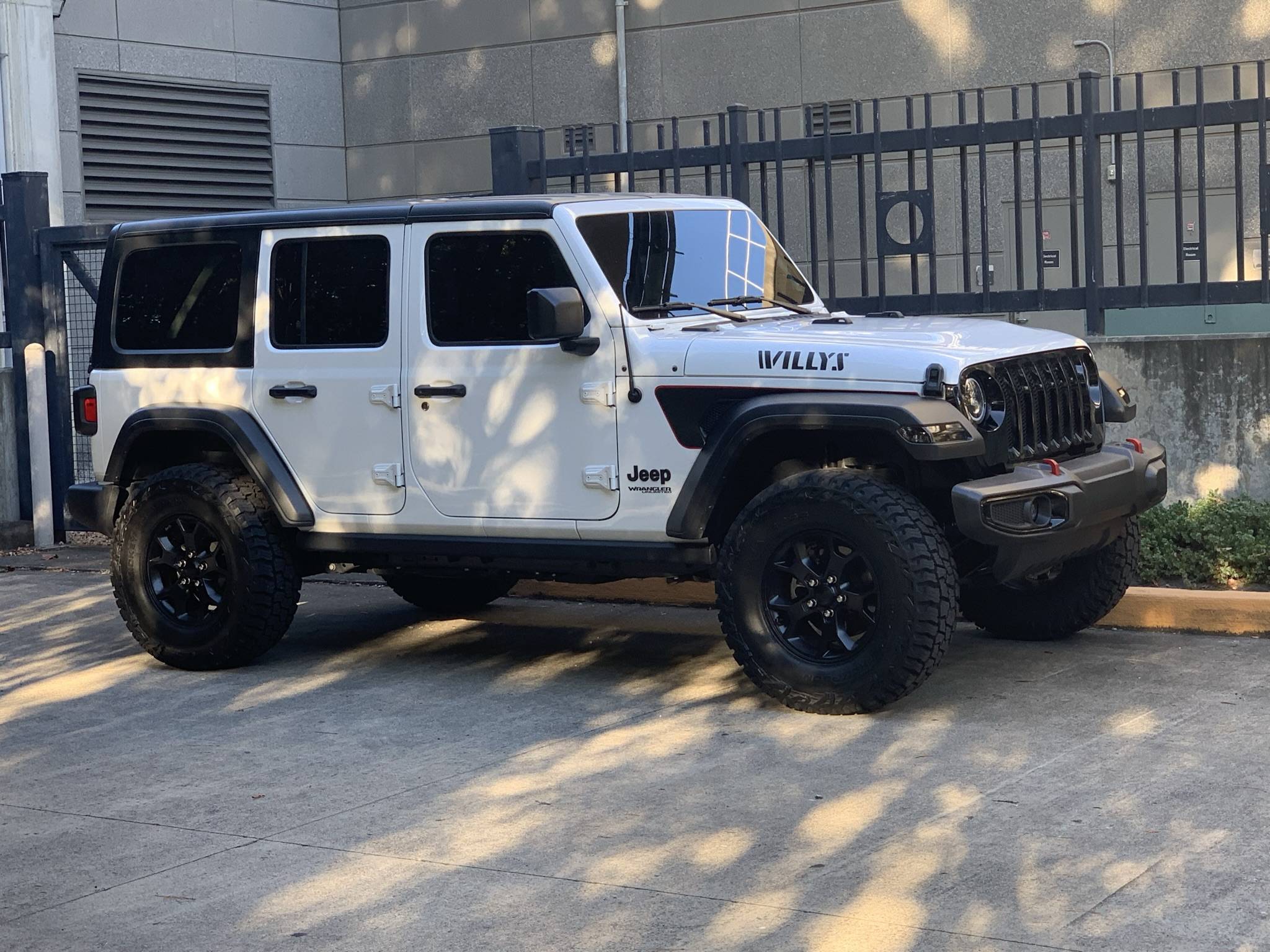 Jeep Wrangler JL White Jeep FA084CD0-42B5-47CA-8BA5-622BBBDFE765