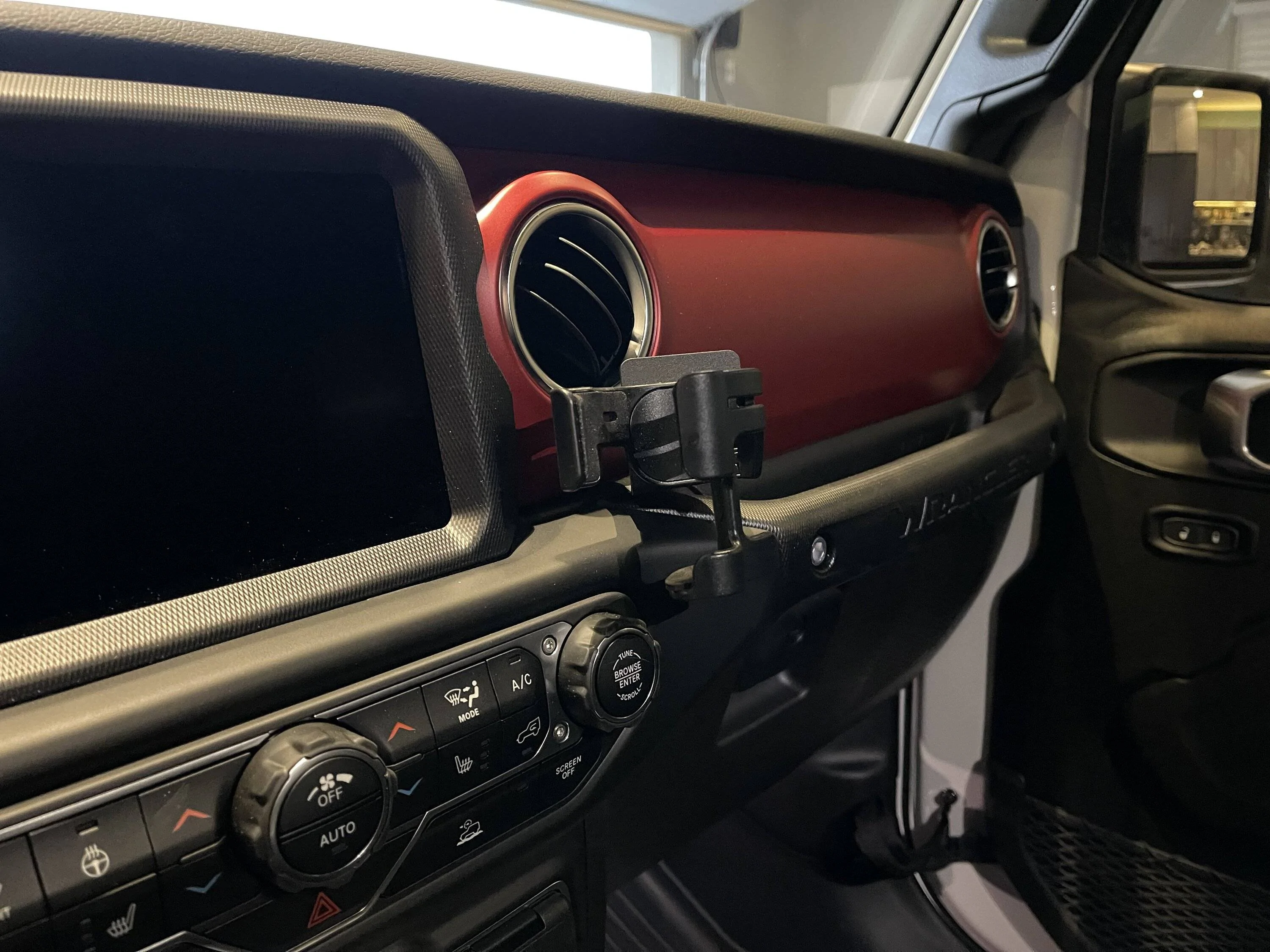 Jeep Wrangler JL Cell phone mount recommendations IMG_2314