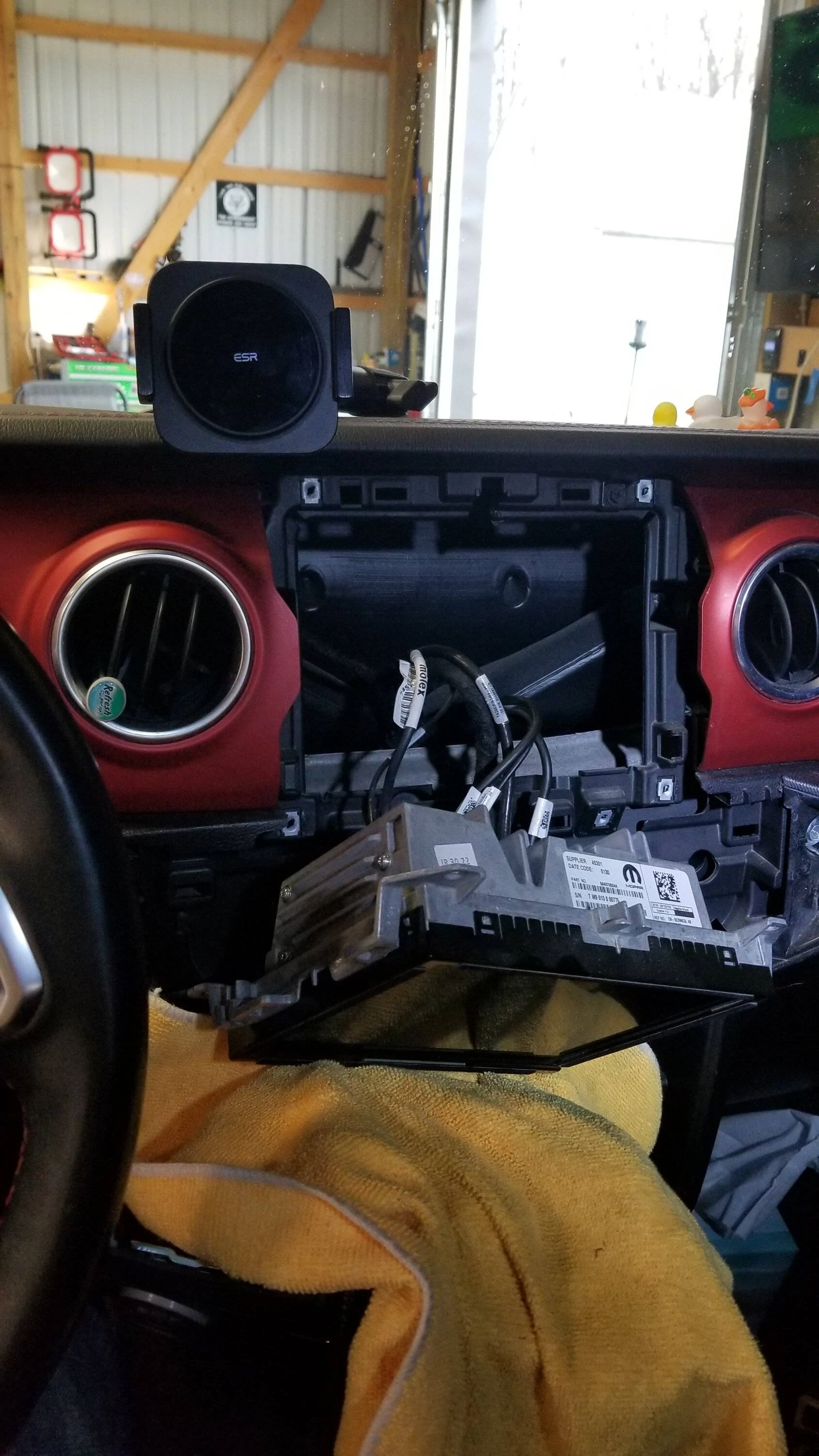 Jeep Wrangler JL My wireless phone charger setup 20221126_163209
