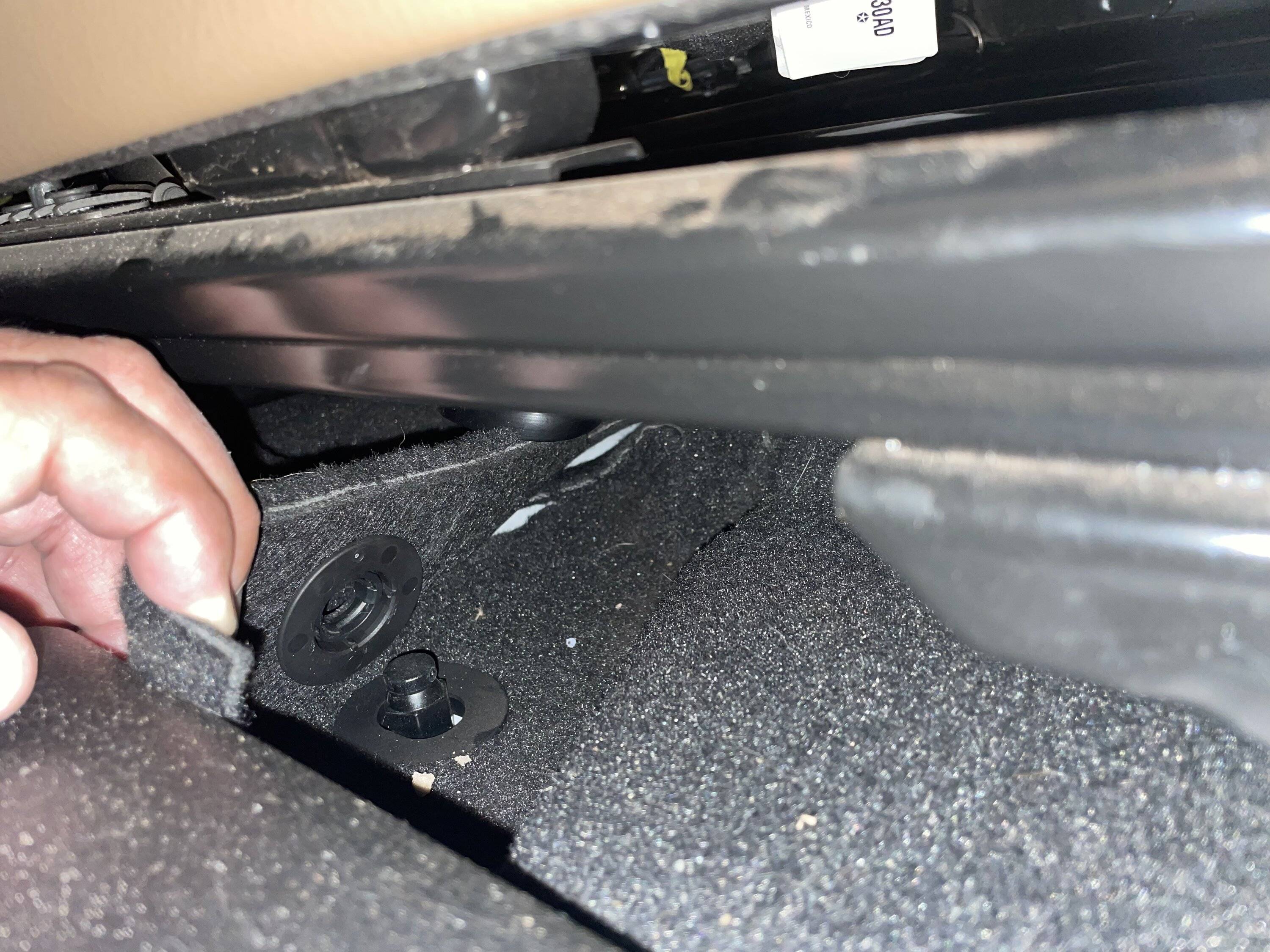 Jeep Wrangler JL Any idea what is going on here? 3A6C4844-C1CB-437B-A39C-1B0F3F55DDFB