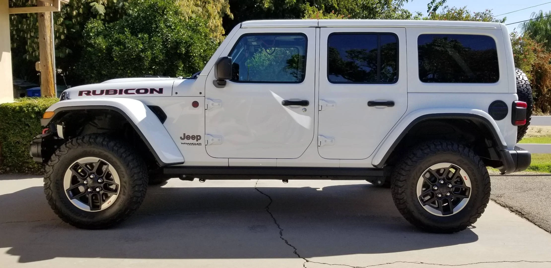 Jeep Wrangler JL White Jeep Screenshot_20221208-225510_Photos