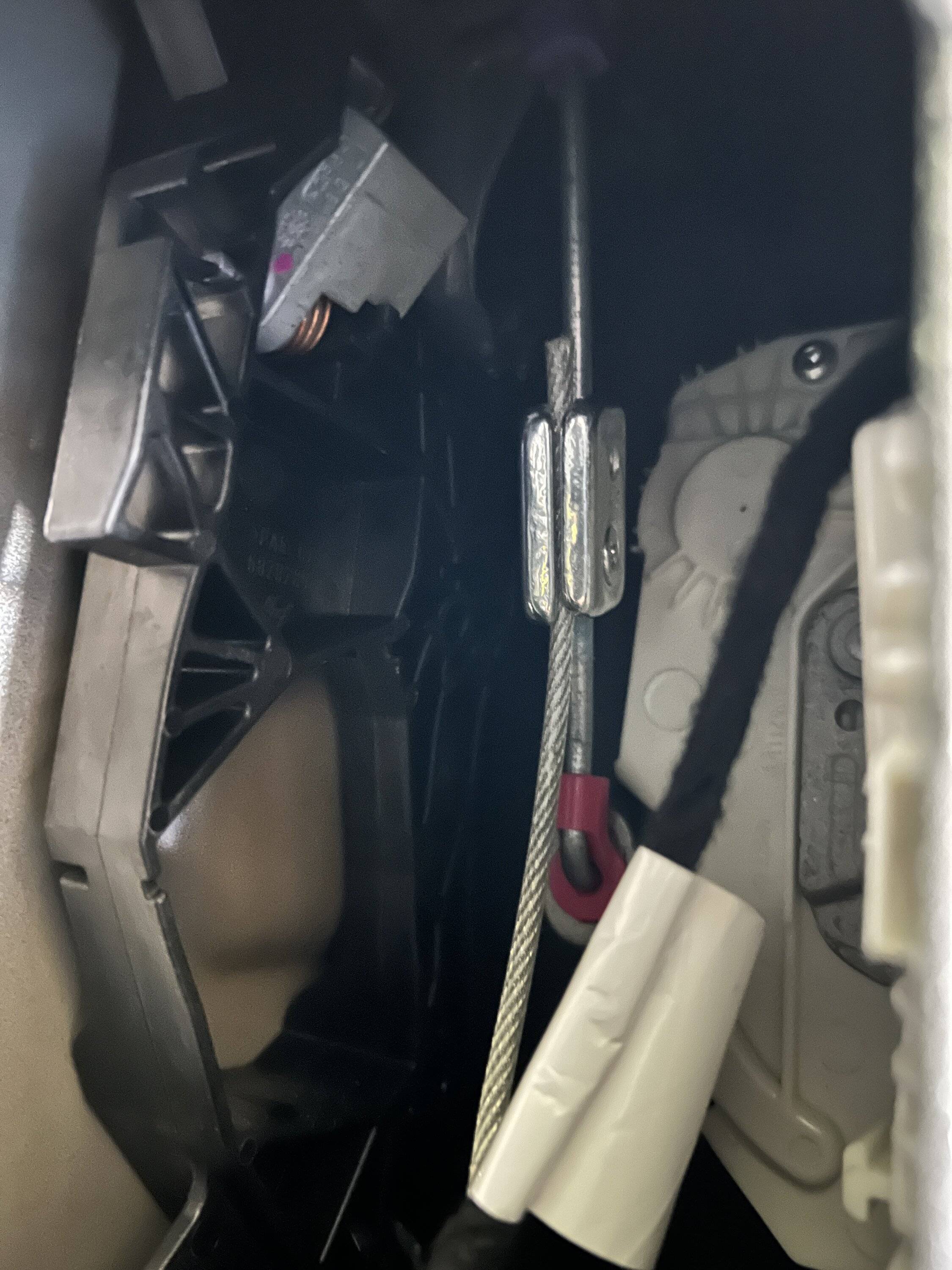 Jeep Wrangler JL How do I open the tailgate door from the inside? C8175B57-0054-4092-B24E-9C07AB9EC087
