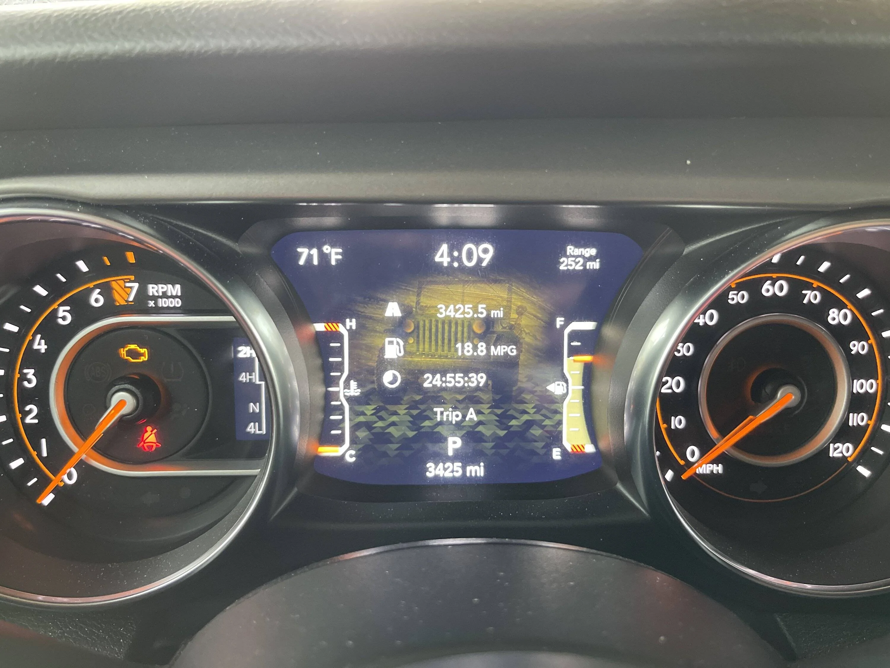 Jeep Wrangler JL MPG Meter imag
