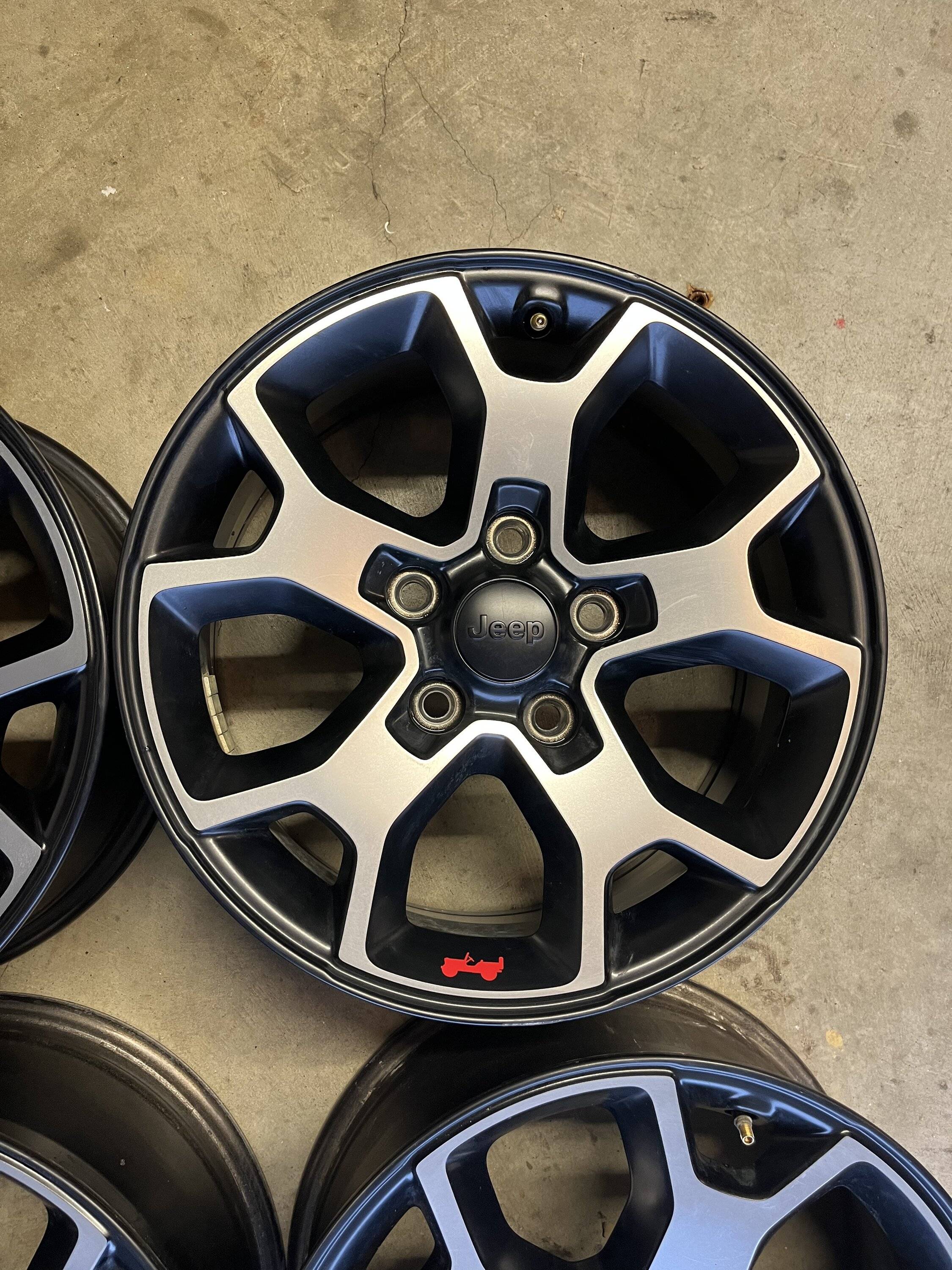 Jeep Wrangler JL 2019 JLUR Factory Wheels C18F40C0-8EEB-479C-96AB-D043948EF139