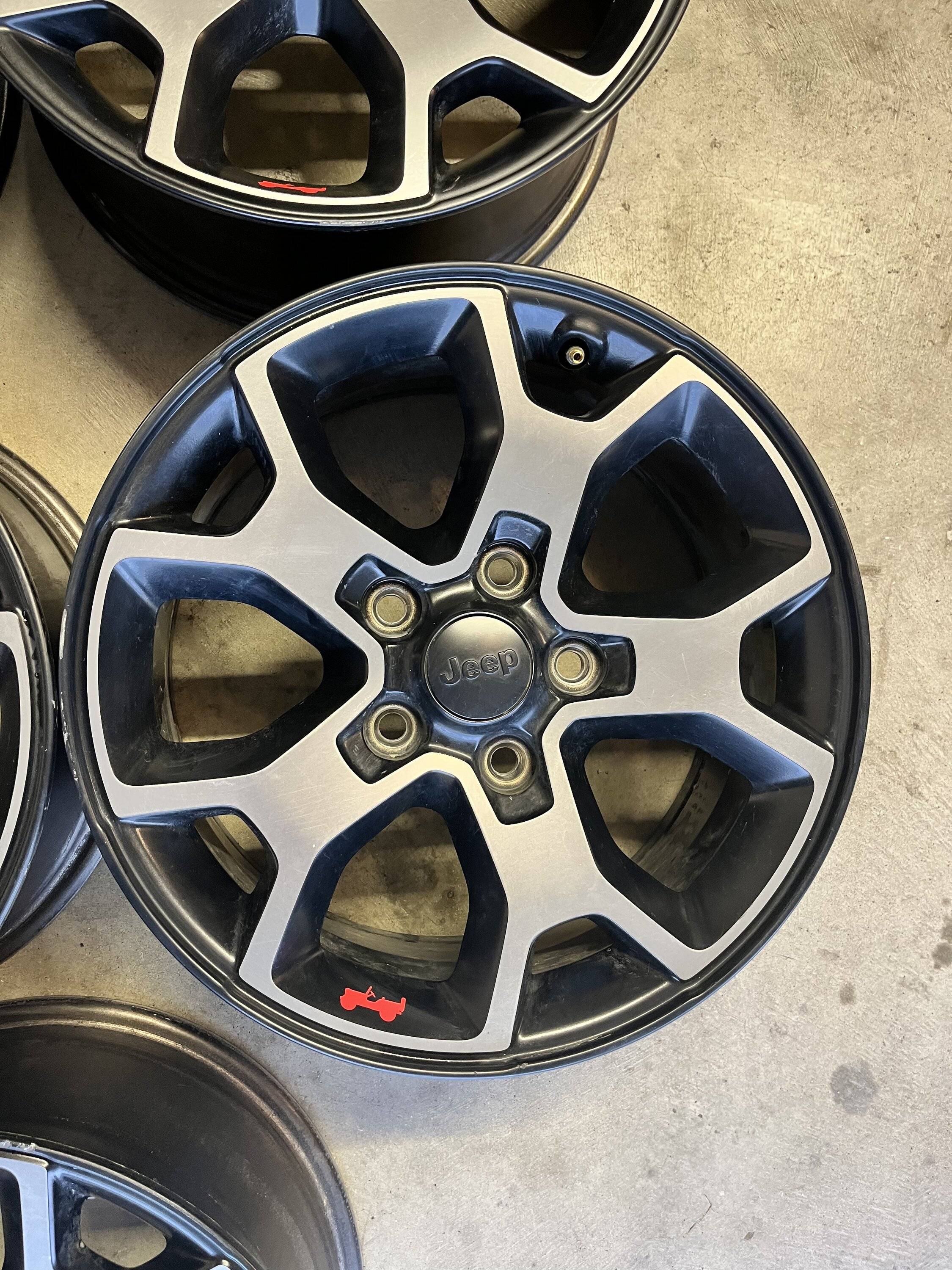 Jeep Wrangler JL 2019 JLUR Factory Wheels B15941FE-74BE-412A-AEF0-0D5B9CB116AE