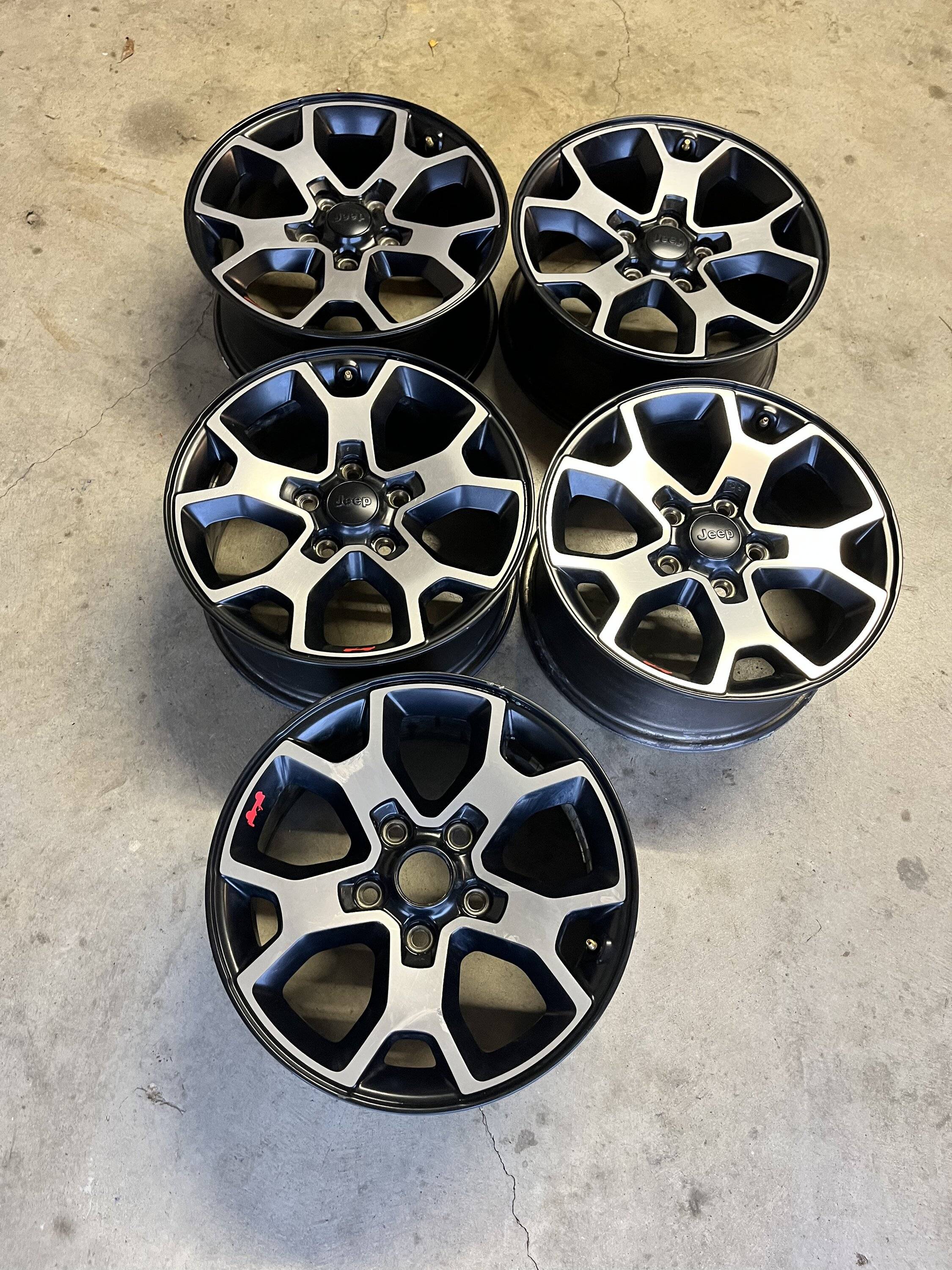 Jeep Wrangler JL 2019 JLUR Factory Wheels 9F041FE9-A211-4DC6-8AFF-6587DB2DAB68