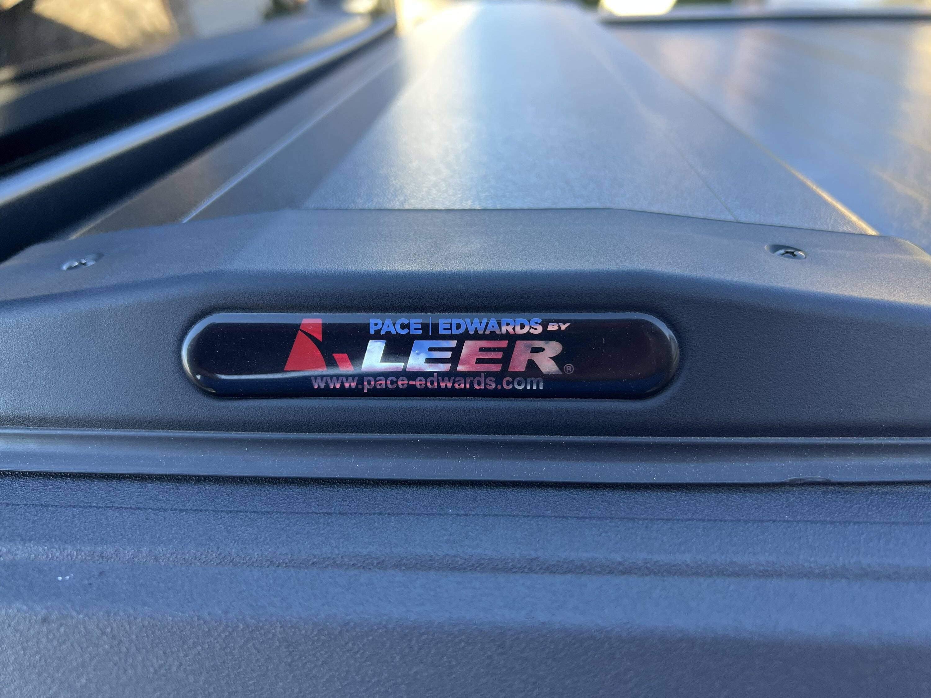 Jeep Wrangler JL Retractable Gladiator Bed Cover Metal FDBC3440-F619-4690-9C9C-3CDC8536927F
