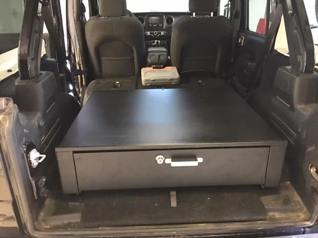 Jeep Wrangler JL security drawer in cargo area JLU IMG_8726