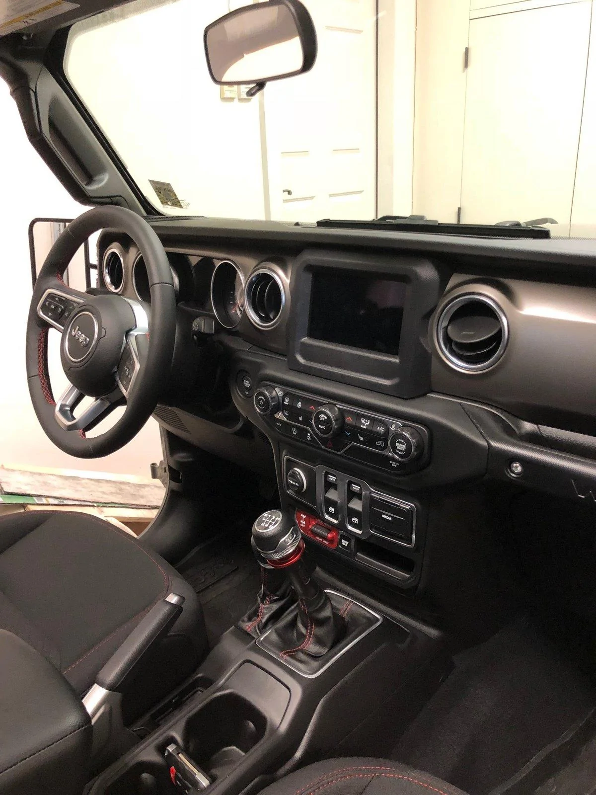 Jeep Wrangler JL Red Dash Trim Removal / Replacement IMG_0806